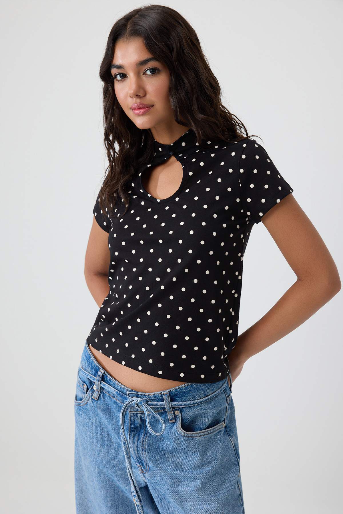 Trendyolmilla Siyah*001 Düz Regular Anahtar Deliği Yaka Kısa Yumuşak Örme Bluz TWOSS26BZ00381