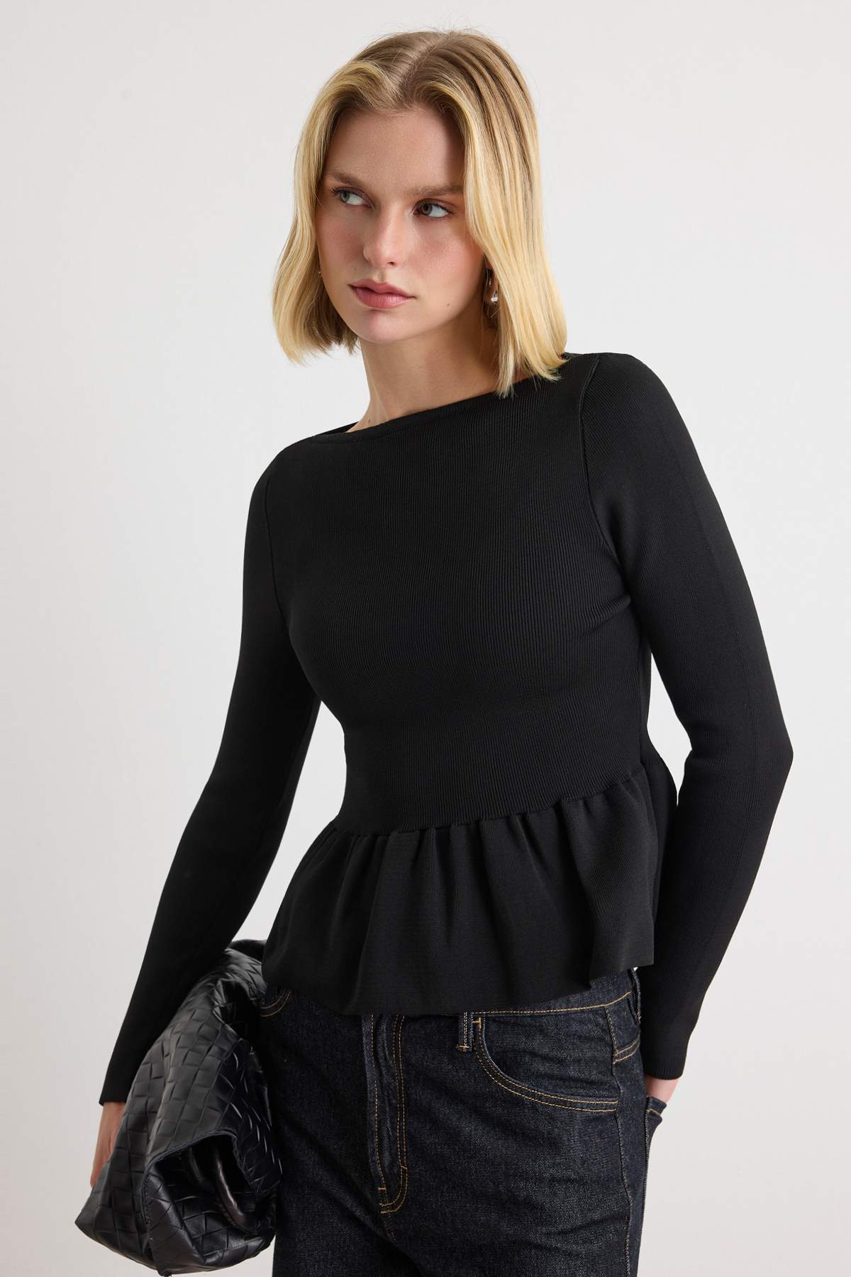 Trendyolmilla Siyah Kayık Yaka Belden Oturmalı Peplum Triko Kazak TWOAW27KZ00133