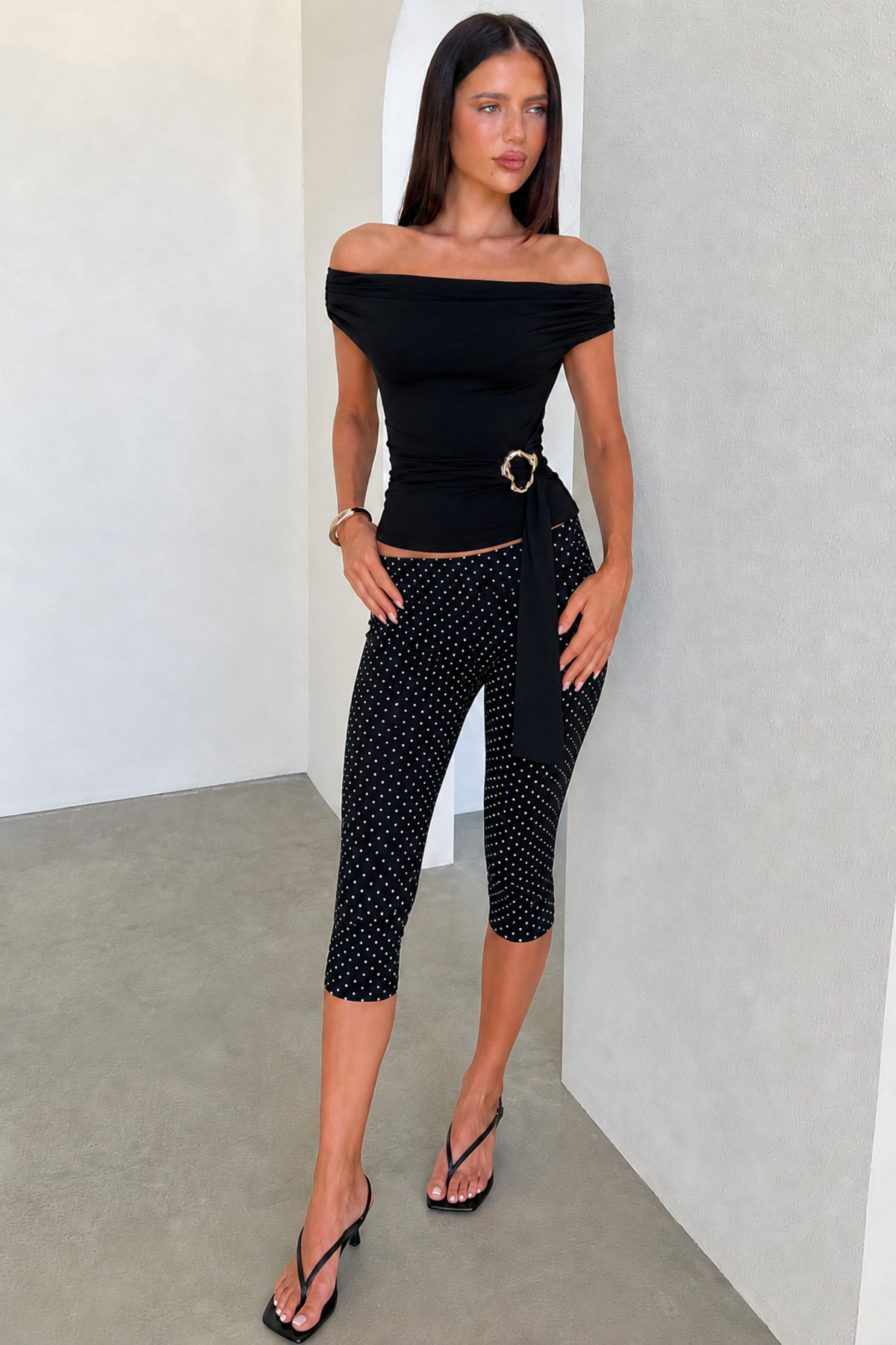 World Fashion Trends  Omzu Büzgülü Toka Detaylı Toparlayıcı Kalıp Madonna Bluz - Görsel 2
