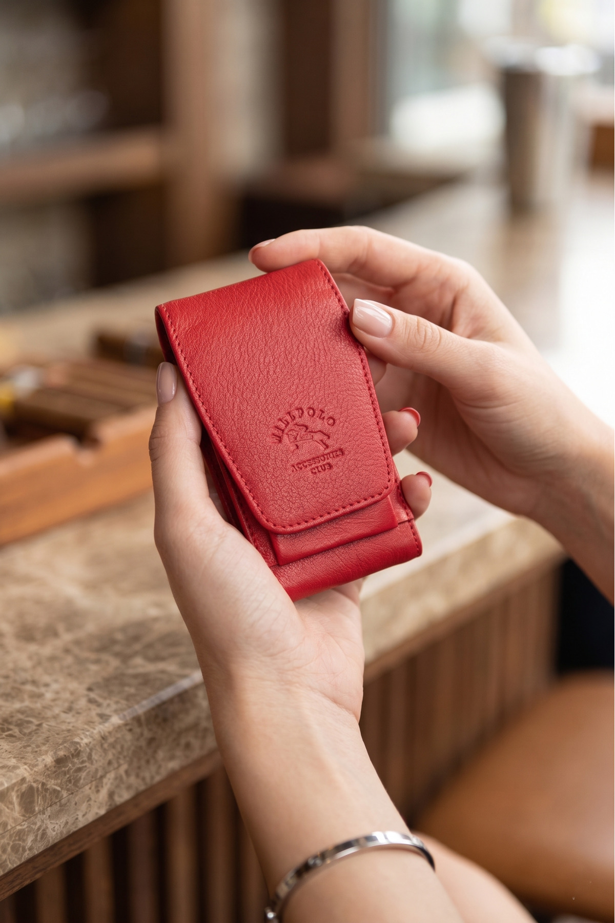Calf Leather Cigarette Holder Cigarette Box Red Genuine Leather Cigarette Holder with Lighter Compartment