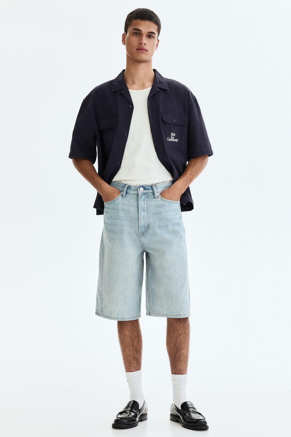 شلوارک جین گشاد با جزئیات پیچ خورده اچ اند ام شلوارک برمودا H&M