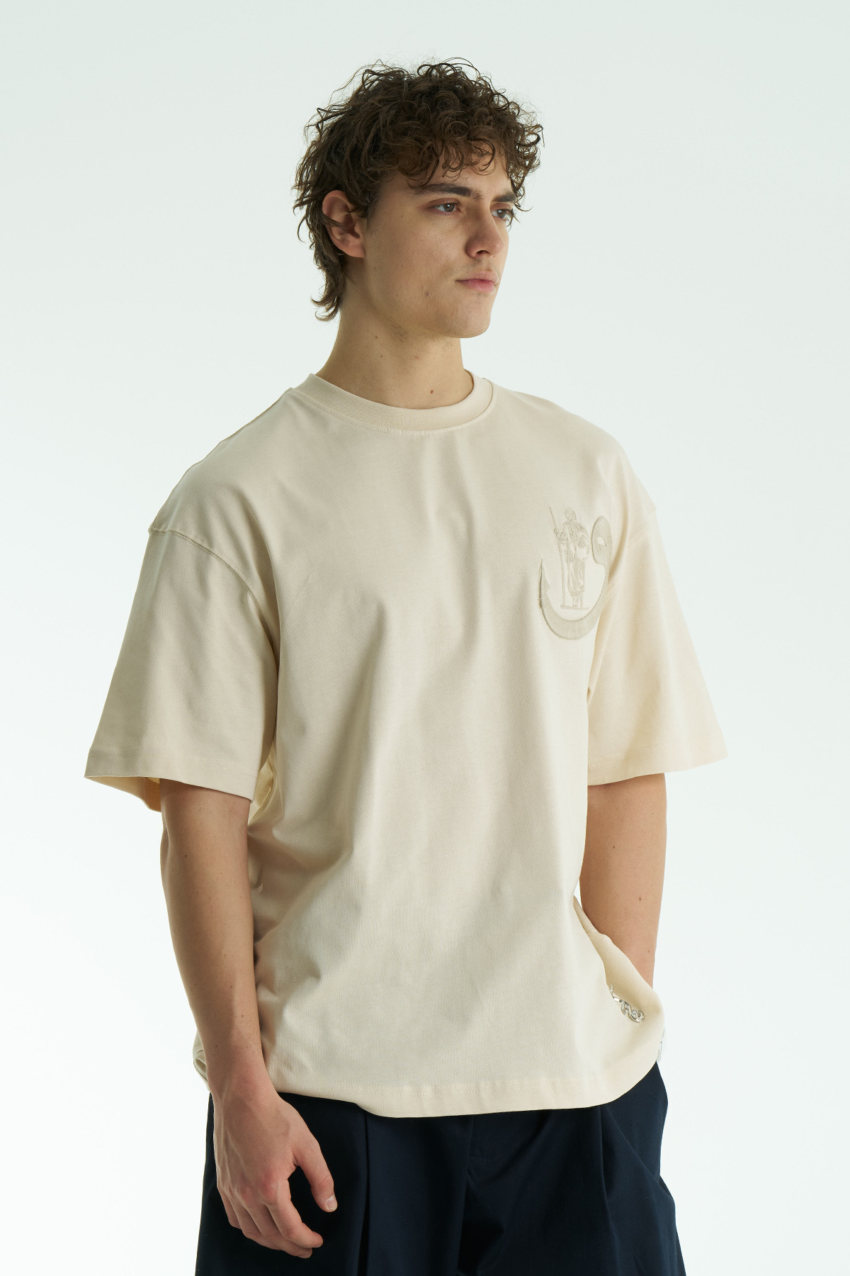 SHANBERWEAR Vav Nakışlı & Halı Motifli Oversize Erkek Tişört %100 Pamuk Bisiklet Yaka -Bej görsel 5