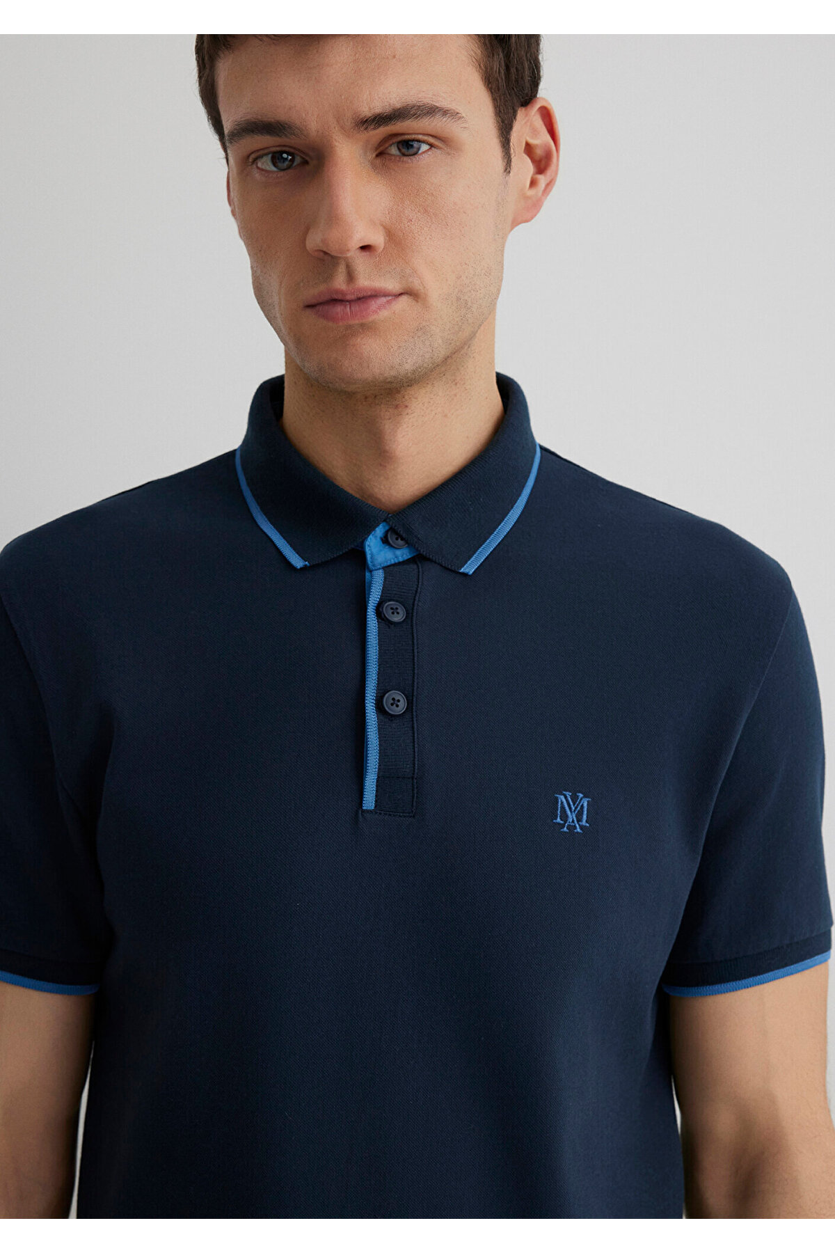 Marineblaues Polo-T-Shirt mit Kragendetail, tailliert, 062373-28417