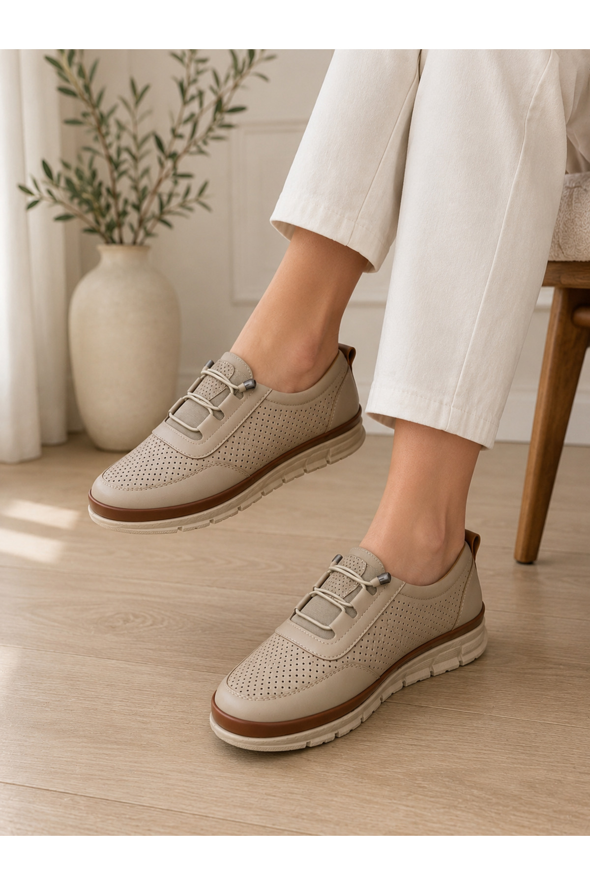 Poli Taban Delikli Kadın Günlük Ayakkabı – Hafif, Nefes Alabilen, Ortopedik Konforlu Casual Sneaker – Bej