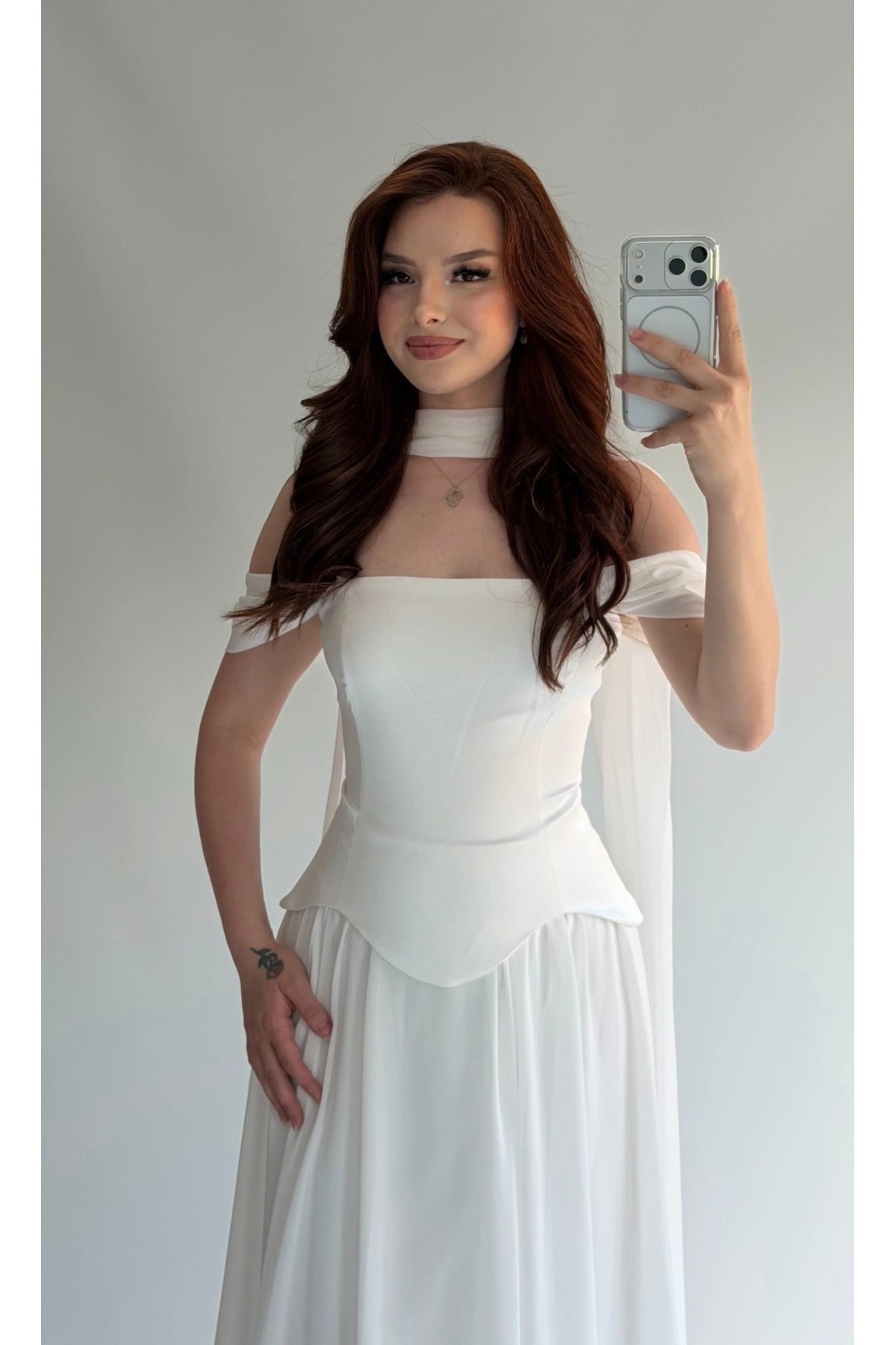 ayşenur Dinçer butik Luvia Saten Korseli Fularlı Abiye Beyaz görsel 2