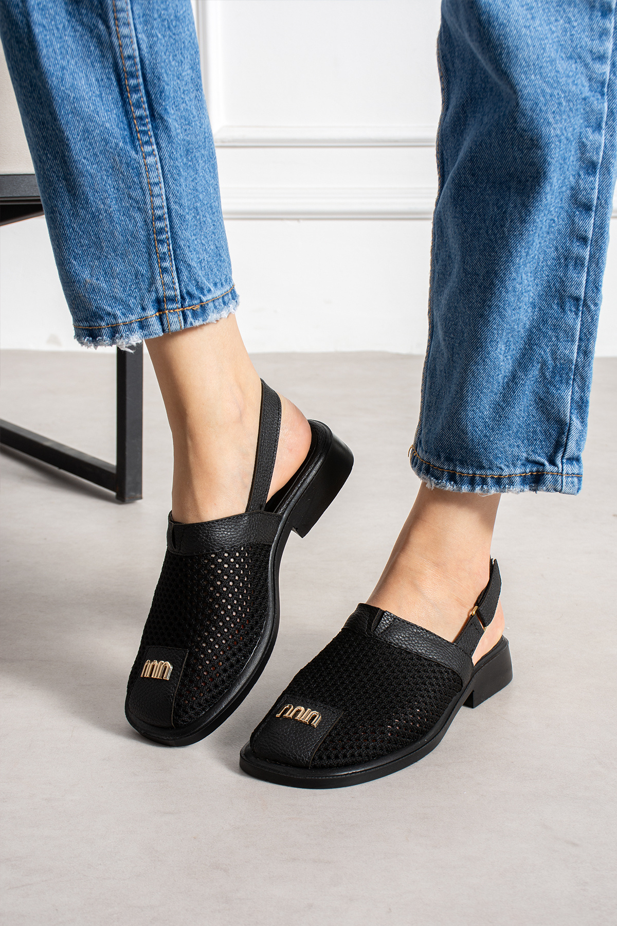 KM shoes Women's Black Knitted Detailed Thick Heeled Sandals