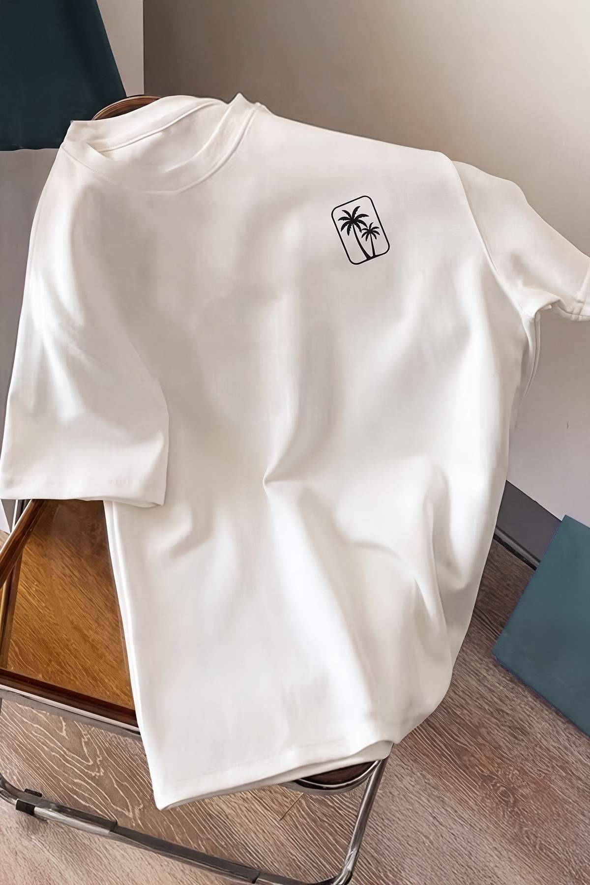 Trendyolmilla Man Beyaz Düşük Omuz Regular Palmiye Baskılı %100 Pamuk T-Shirt TMNSS26TS00080