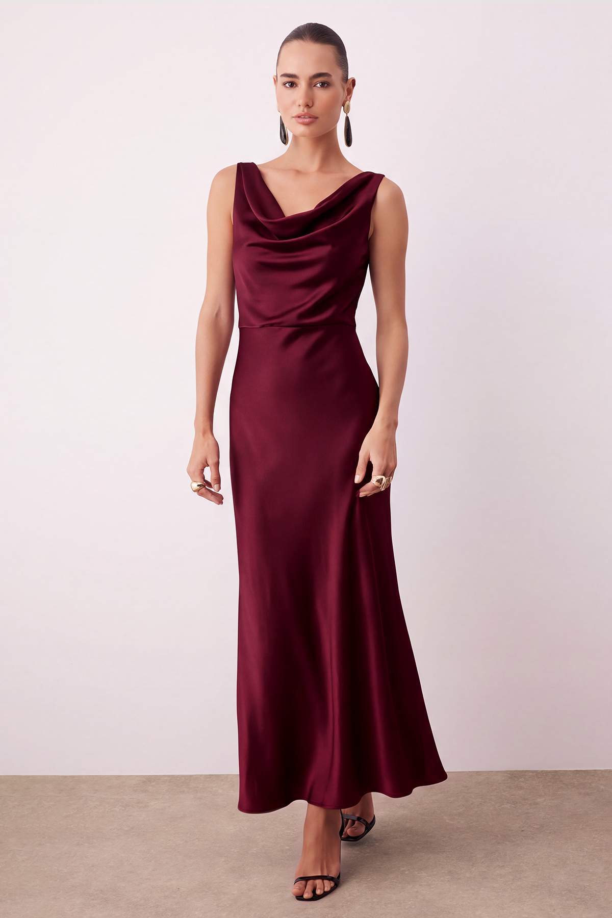 Rotes A-Linien-Satin-Maxi-Kleid mit Degaje-Ausschnitt TPRSS25EL00318