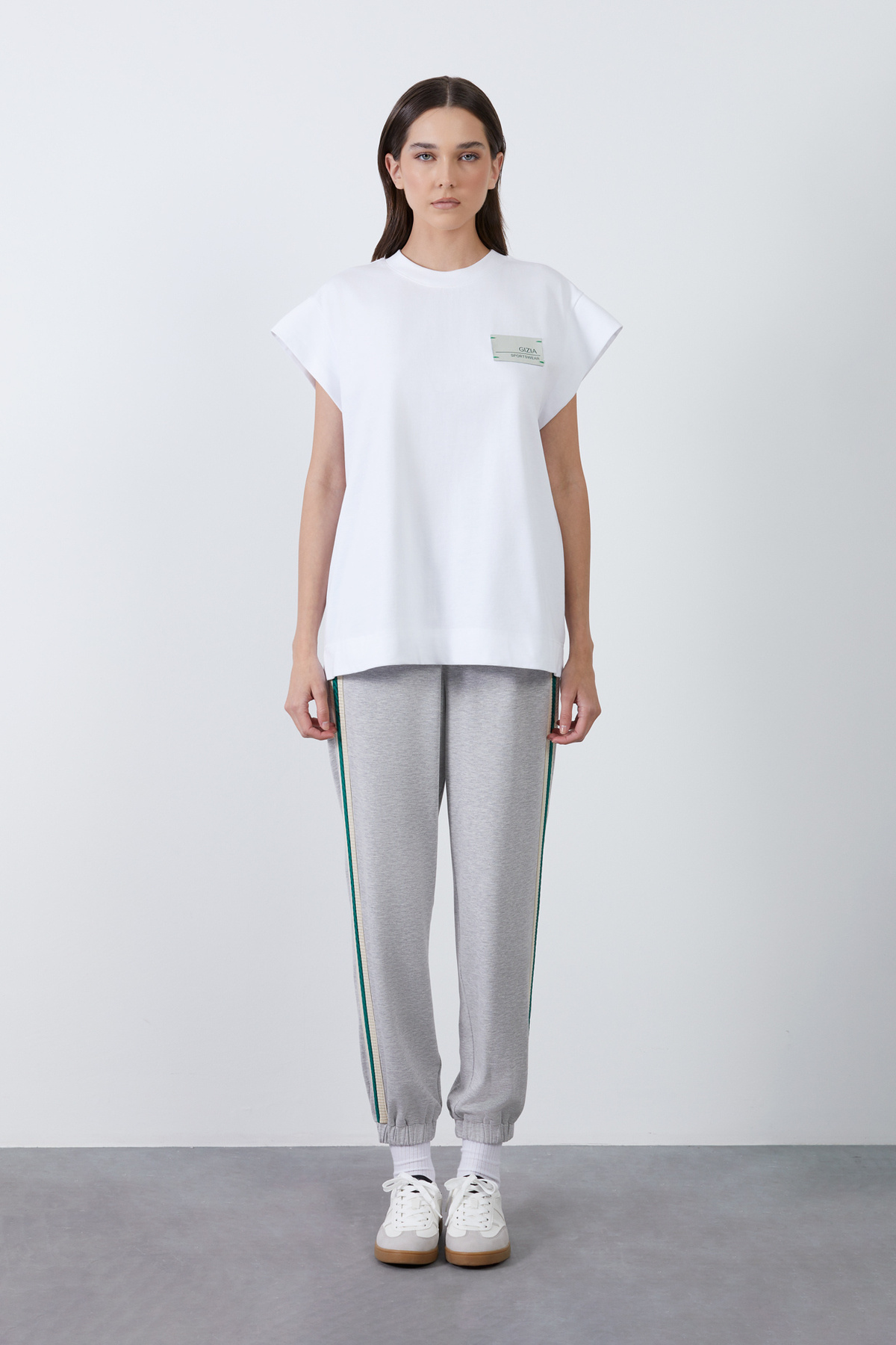 Label Detailed Low Sleeve White Blouse