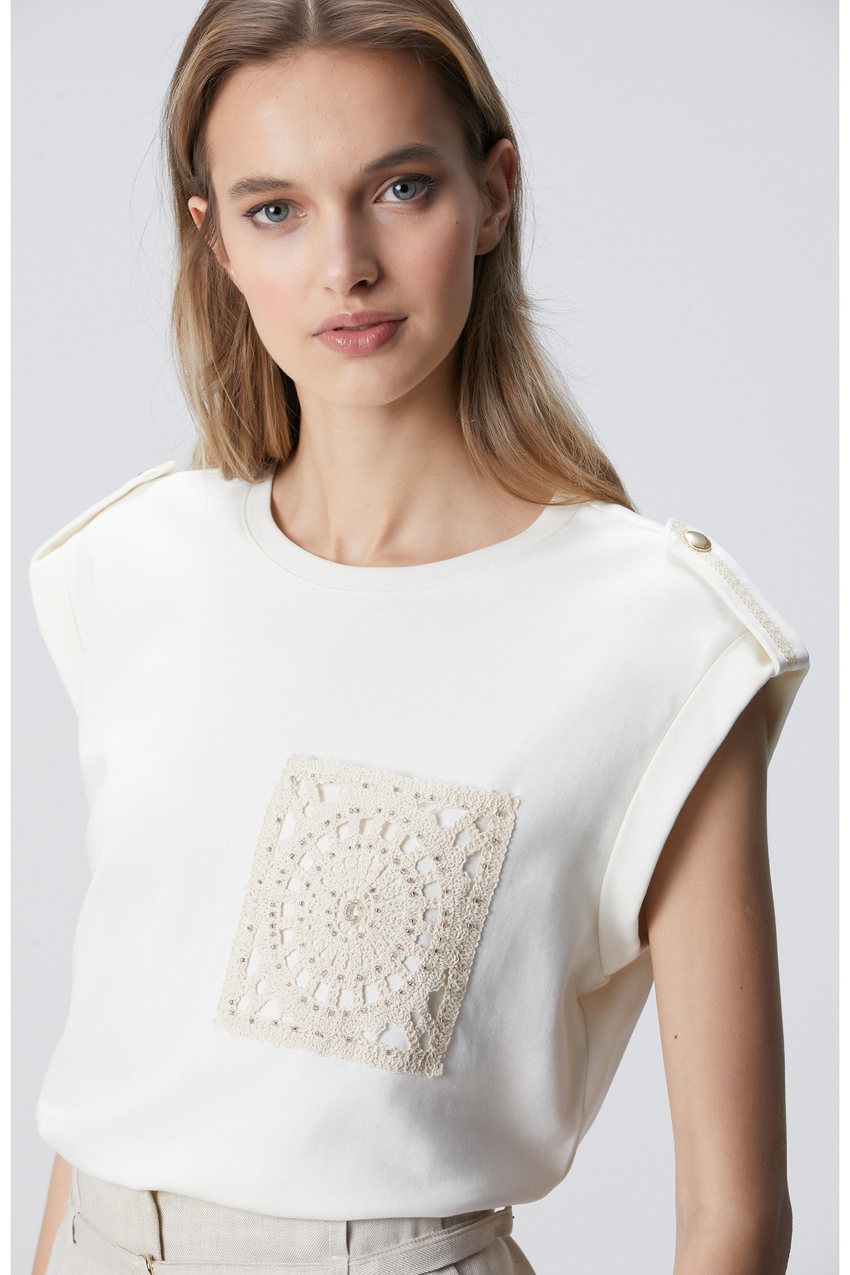Network Kırık Beyaz Boncuk İşleme Cep Detaylı T-shirt görsel 2