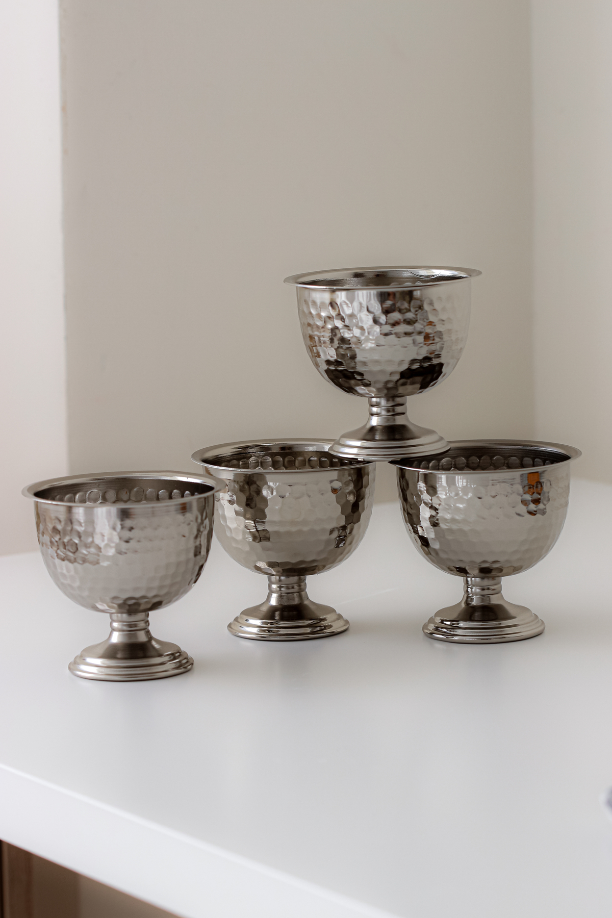 SET OF 4 SILVER METAL FOOTED PRESENTATION BOWL / FORGED PATTERN SILVER FOOTED TREAT