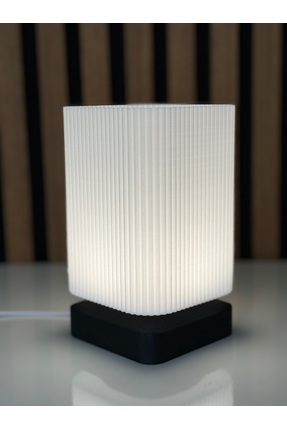Nexora 3 Kademe Işıklı Modern Masa Lambası – Minimalist Dekoratif Gece Lambası