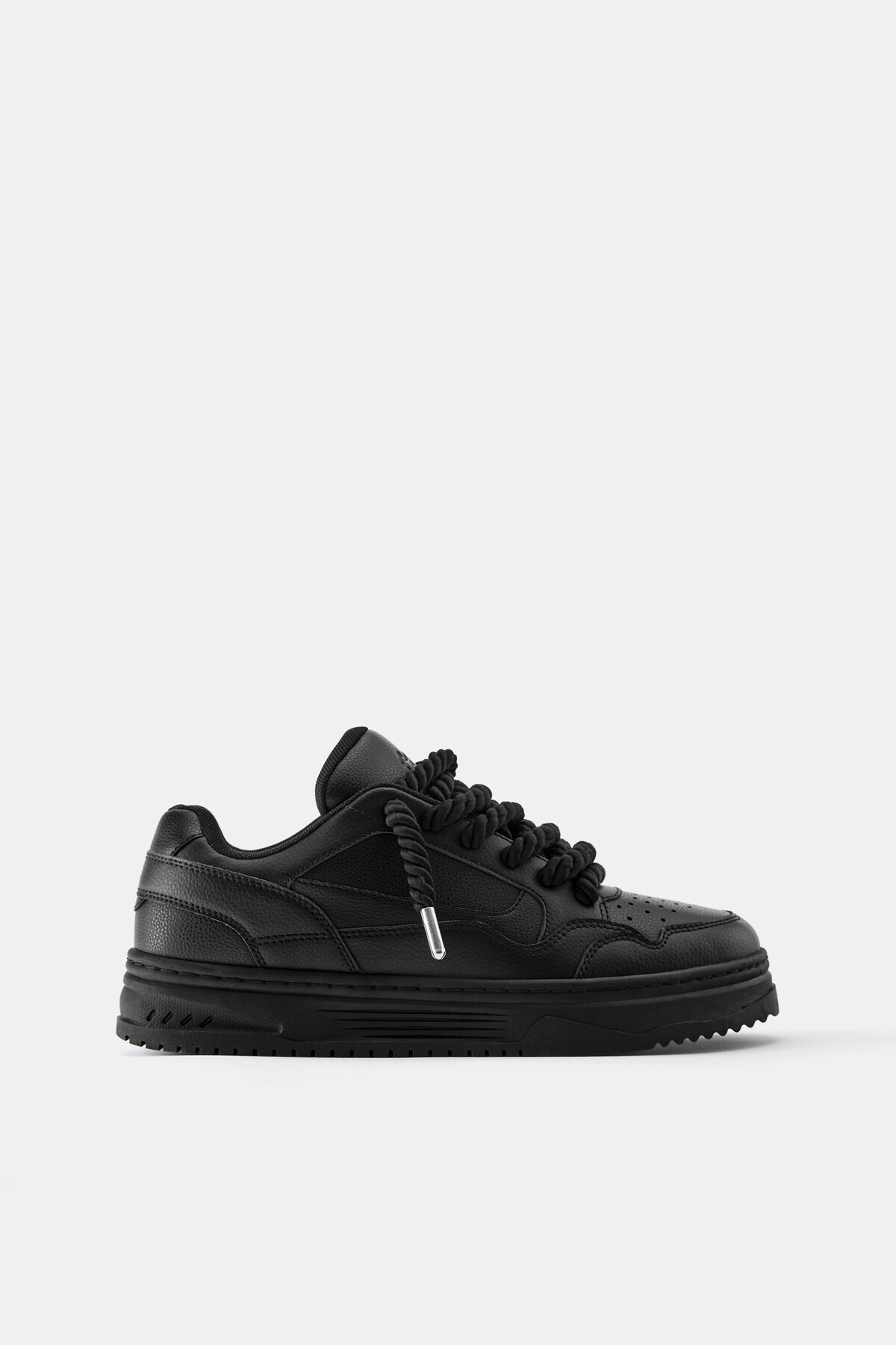 Voluminous lace-up sneakers