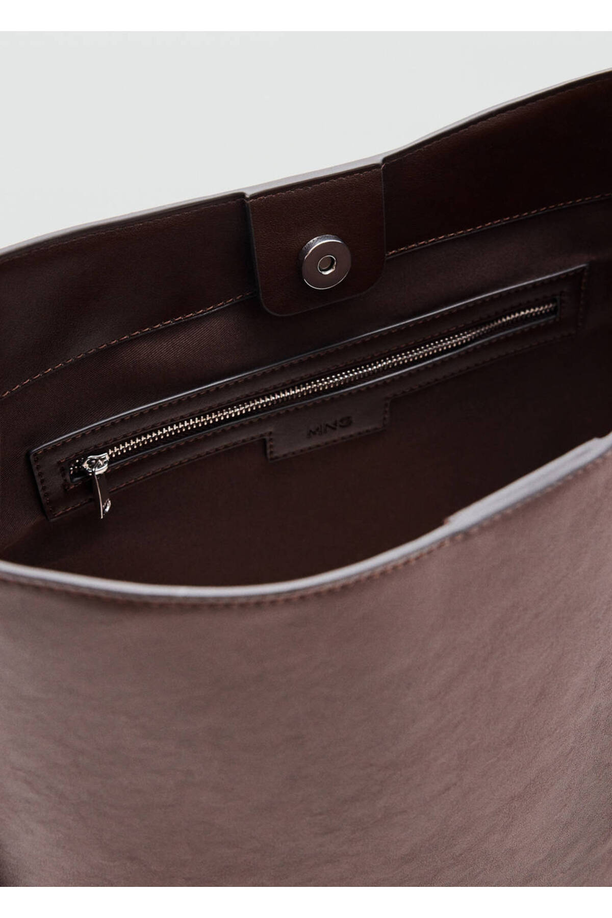 MANGO Woman Tokalı bucket çanta görsel 4