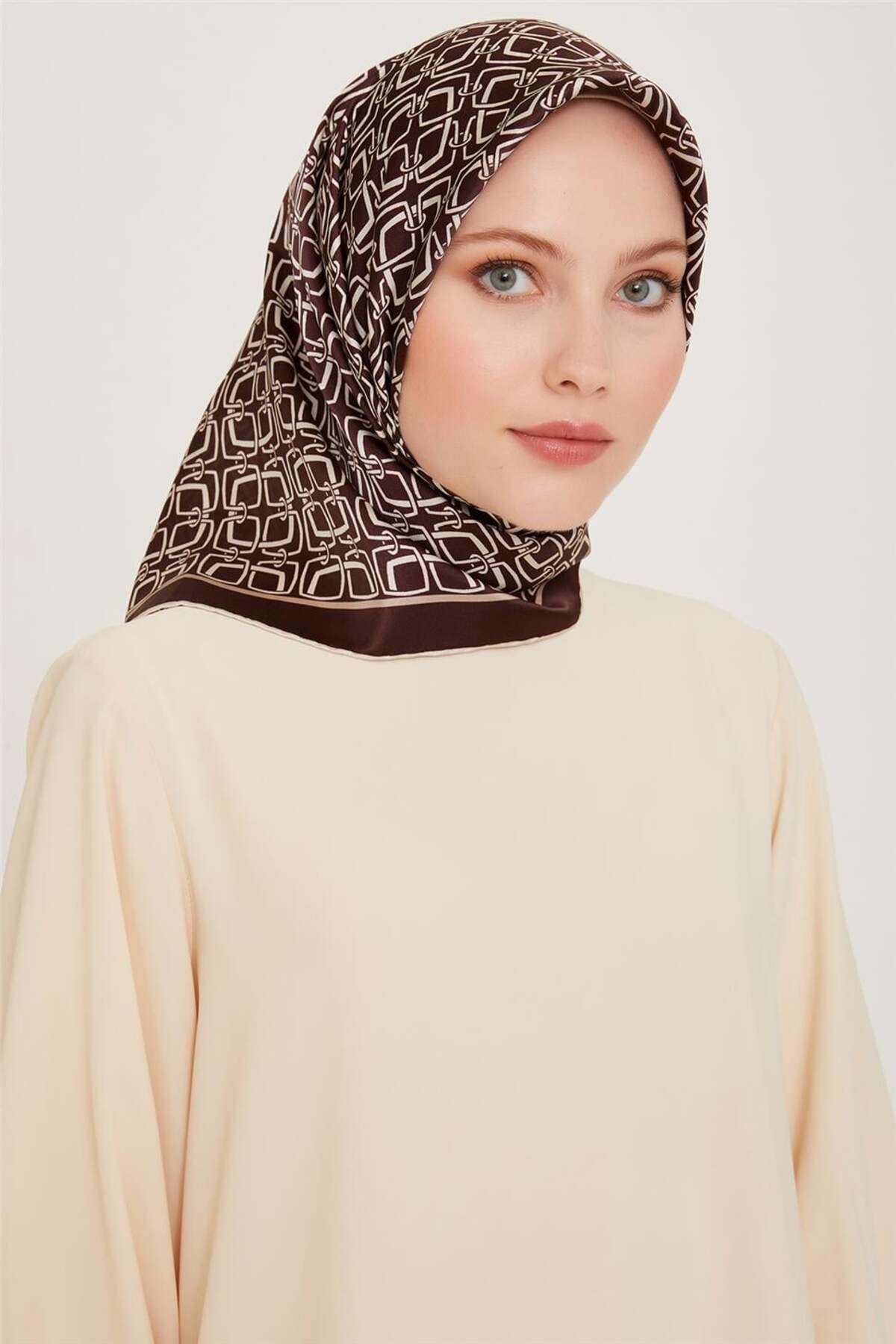 Klasik Desenli Sura Saf İpek Eşarp 9248D 80 83