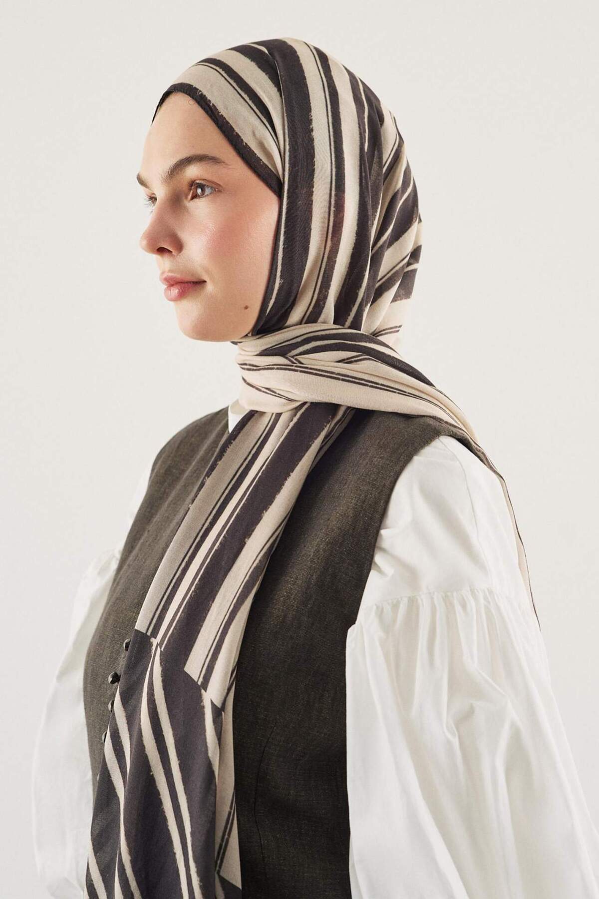 DeFacto Fresh Scarfs X DeFacto Summer Blocks Bej Viskon Püsküllü Şal I1745AX26SM görsel 2