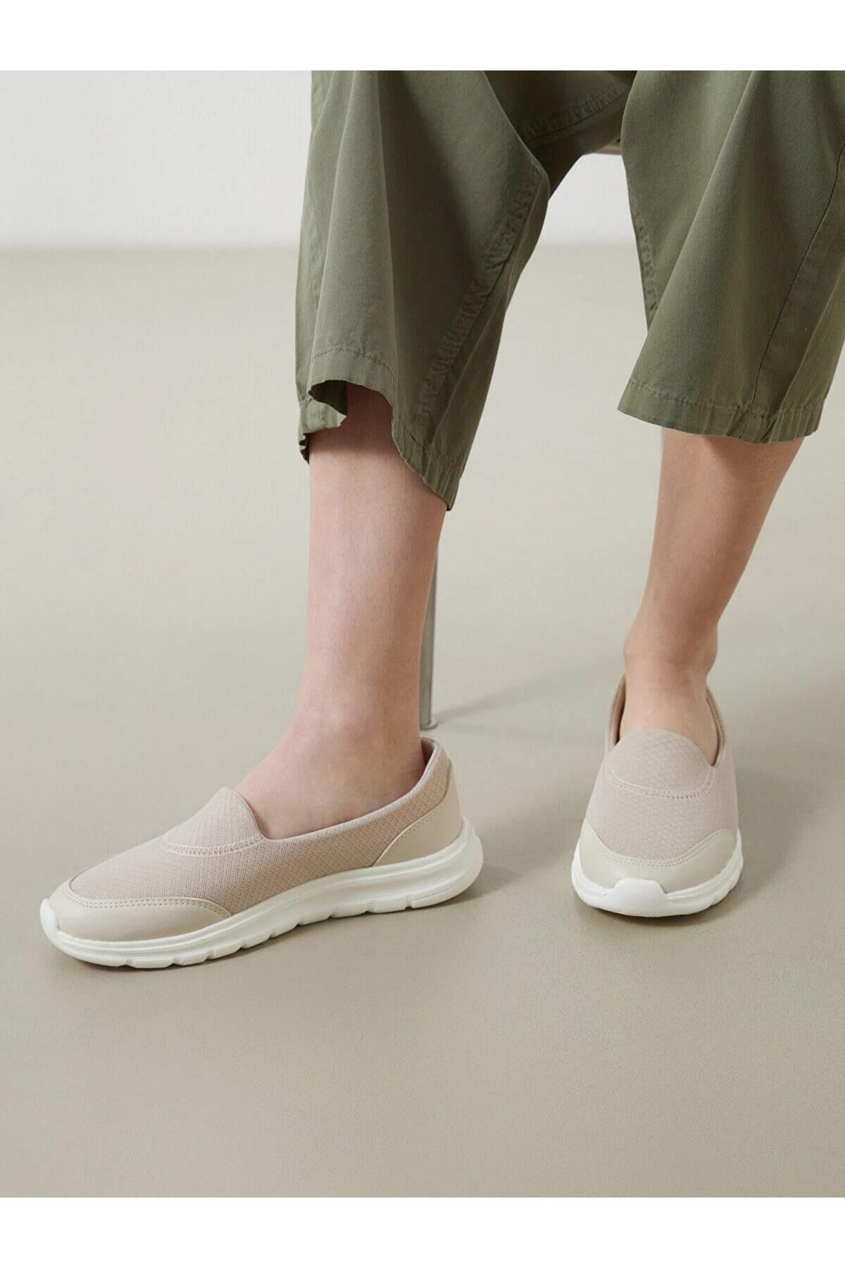 LC Waikiki Women's Sports Shoes with Mesh Detail (S5)