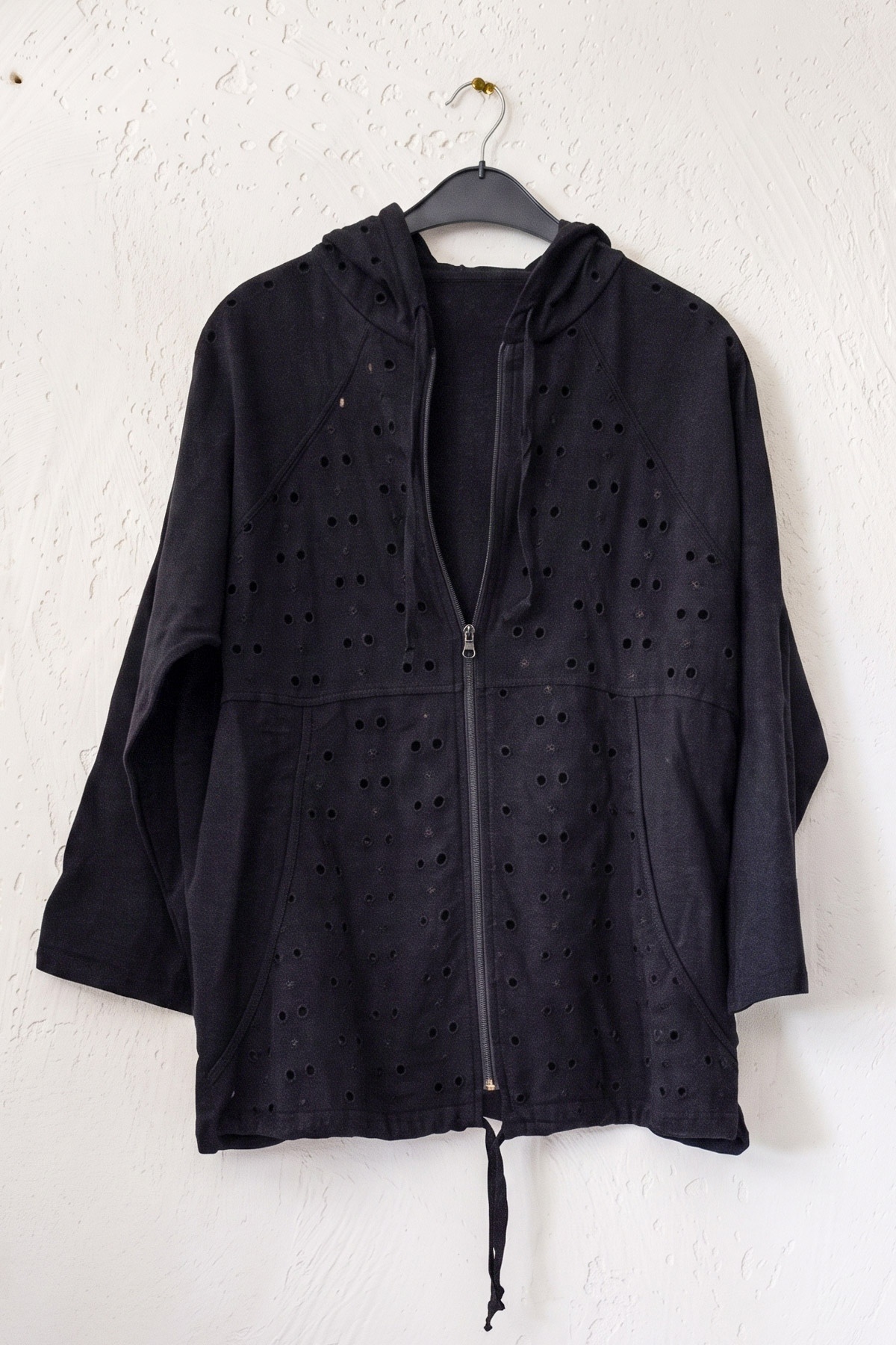 Chiccy Siyah Kapüşonlu Reglan Kol Fermuarlı Cepli Beli Bağlamalı Brodeli Casual Pamuklu Dokuma Ceket 66 60 görsel 2
