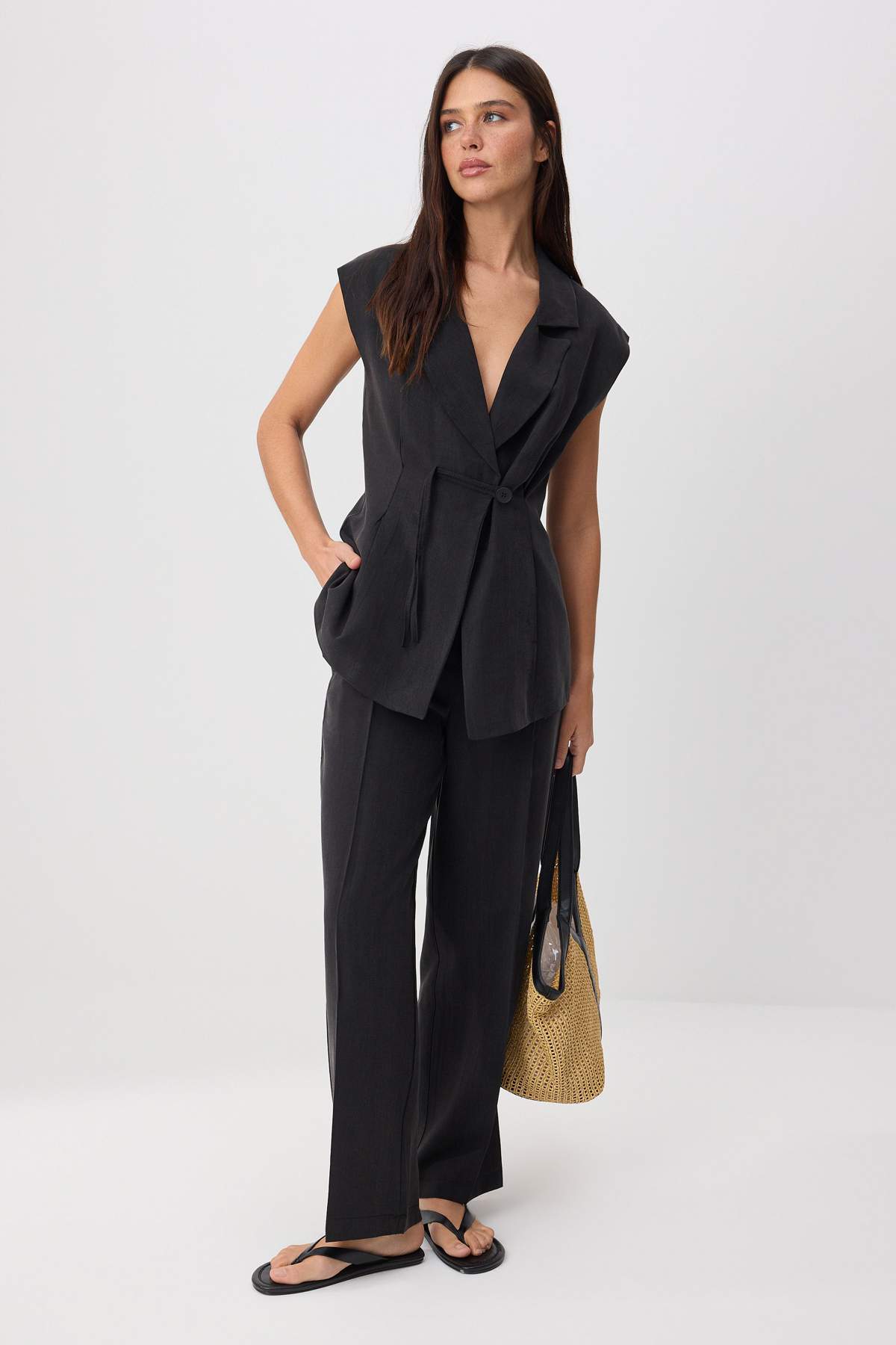 Trendyolmilla Siyah Oversize Yelek Pantolon Dokuma Alt - Üst Takım TWOSS26AU00203
