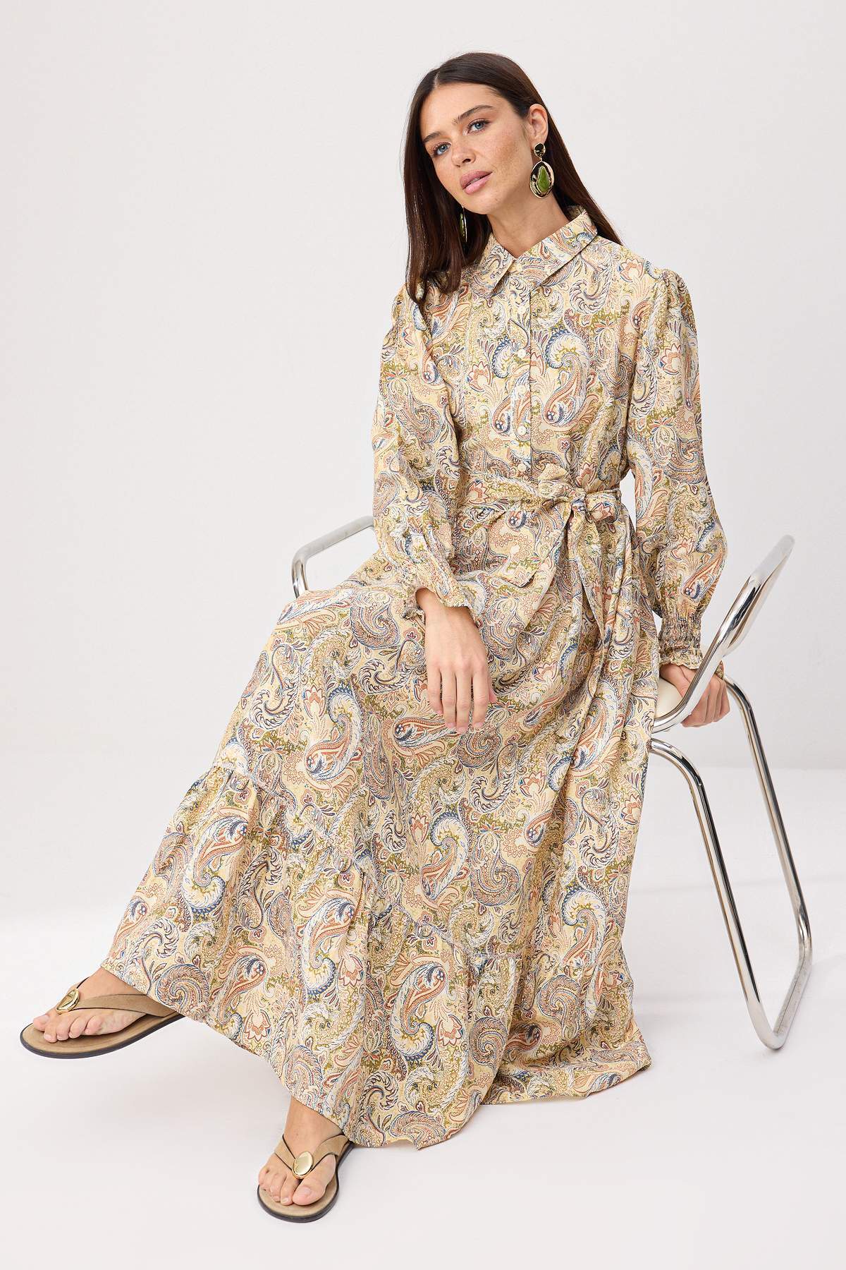 Trendyolmilla Modest Sarı İpeksi Kumaş Kol Ucu Gipeli Şal Desen Maxi Kuşaklı Dokuma Tesettür Elbise TCTSS26EB00160
