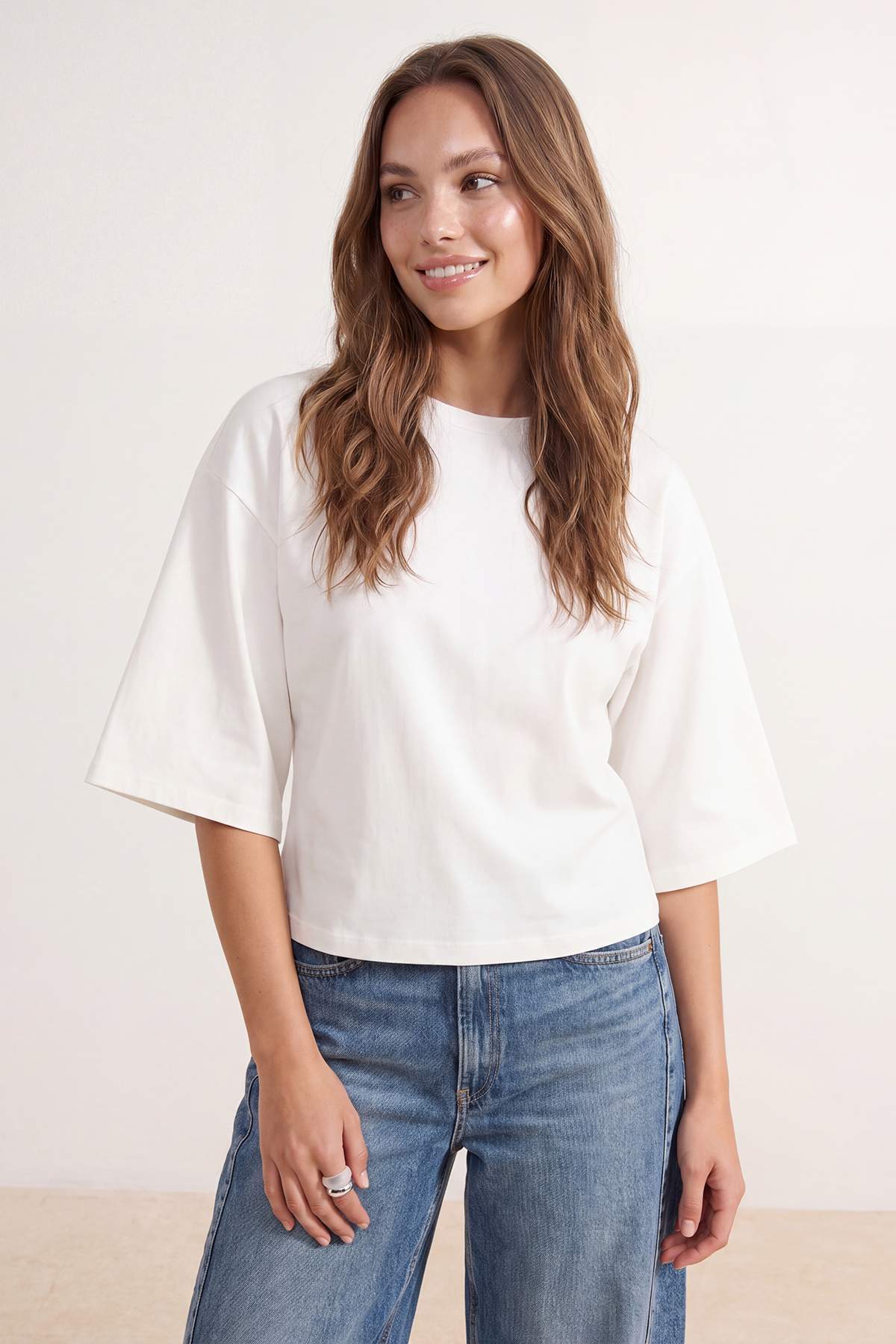 Trendyol Kollektion Wardrobe Essentials-Ecru Wide Fit Batwing-Ärmel-T-Shirt a...
