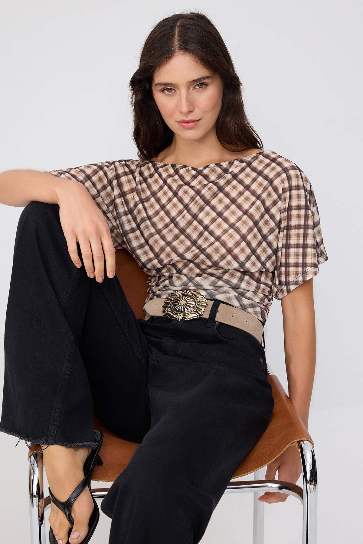 Trendyolmilla Çok Renkli Ekose / Kareli Fitted Kayık Yaka Yarasa Kol Kısa Köpük Örme Bluz TWOSS26BZ01005