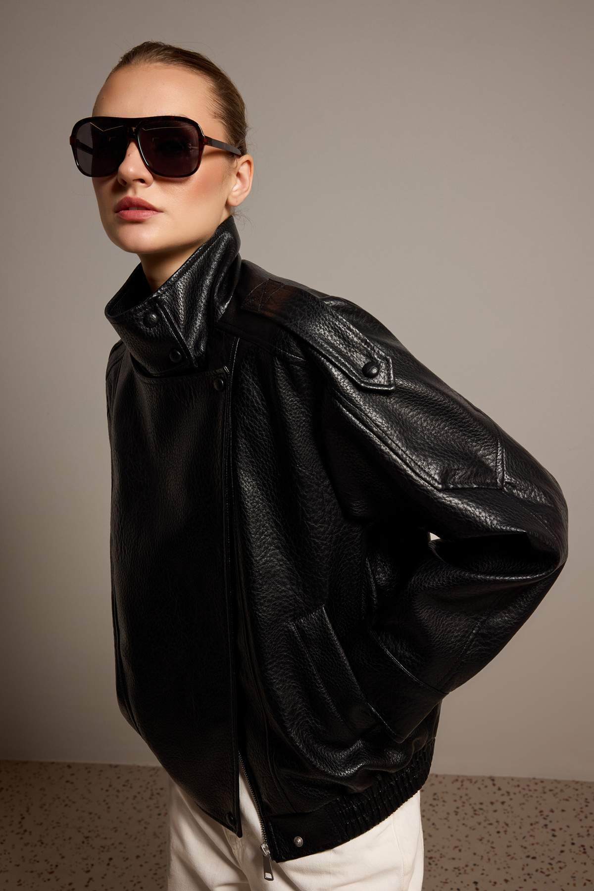 Trendyolmilla Siyah Oversize Kalıp Dik Yakalı Suni Deri Bomber Ceket Mont TWOAW27MO00042