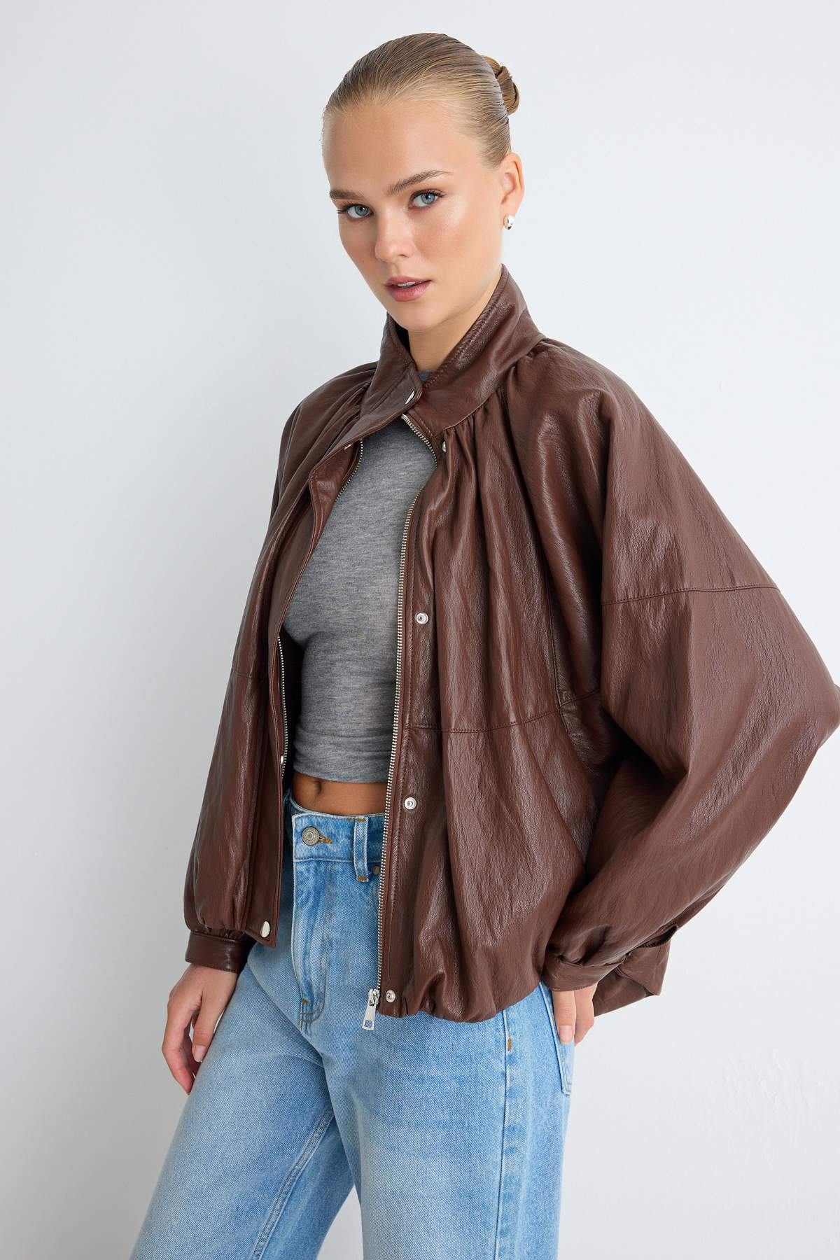 Trendyolmilla Kahverengi Oversize Kalıp Yumuşak Suni Derili Mont TWOAW27MO00065