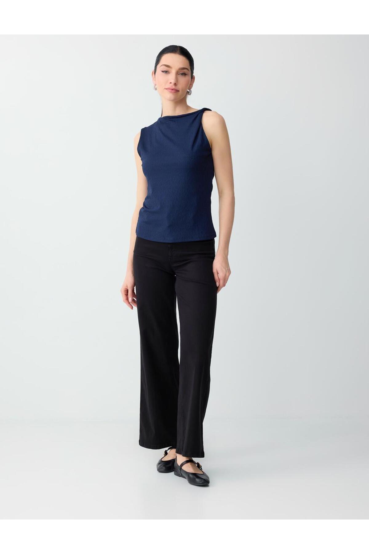 Black Regular Waist Spanish Leg Woven Long Pants
