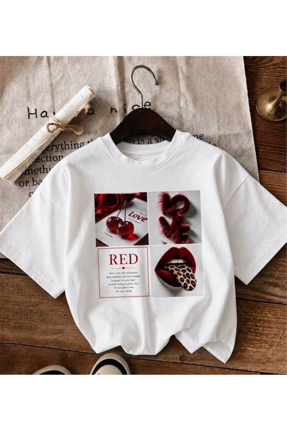 WOMEN'S LOVE PİNK LIPSTICK CREW NECK T-SHIRT
