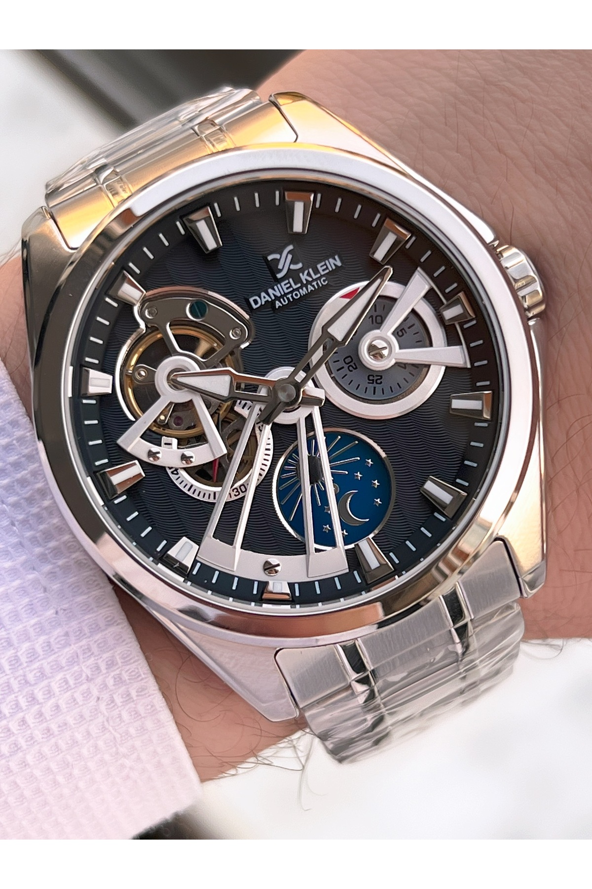 Automatic & Stemmed Men's Watches with Moon and Sun Dials