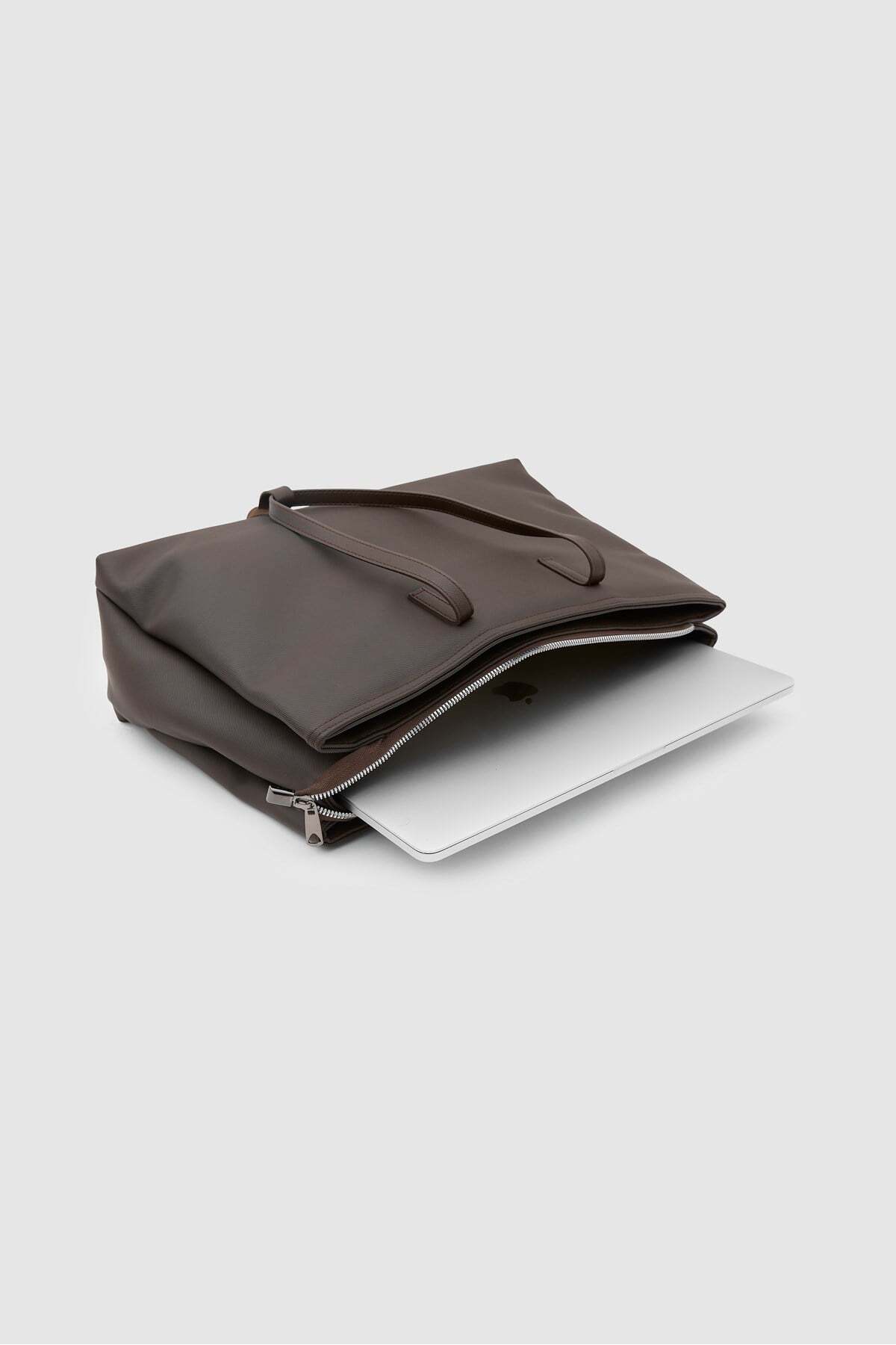 کیف لپ‌تاپ 15 اینچی با پارچه تکنیکال تویل قهوه‌ای تیره