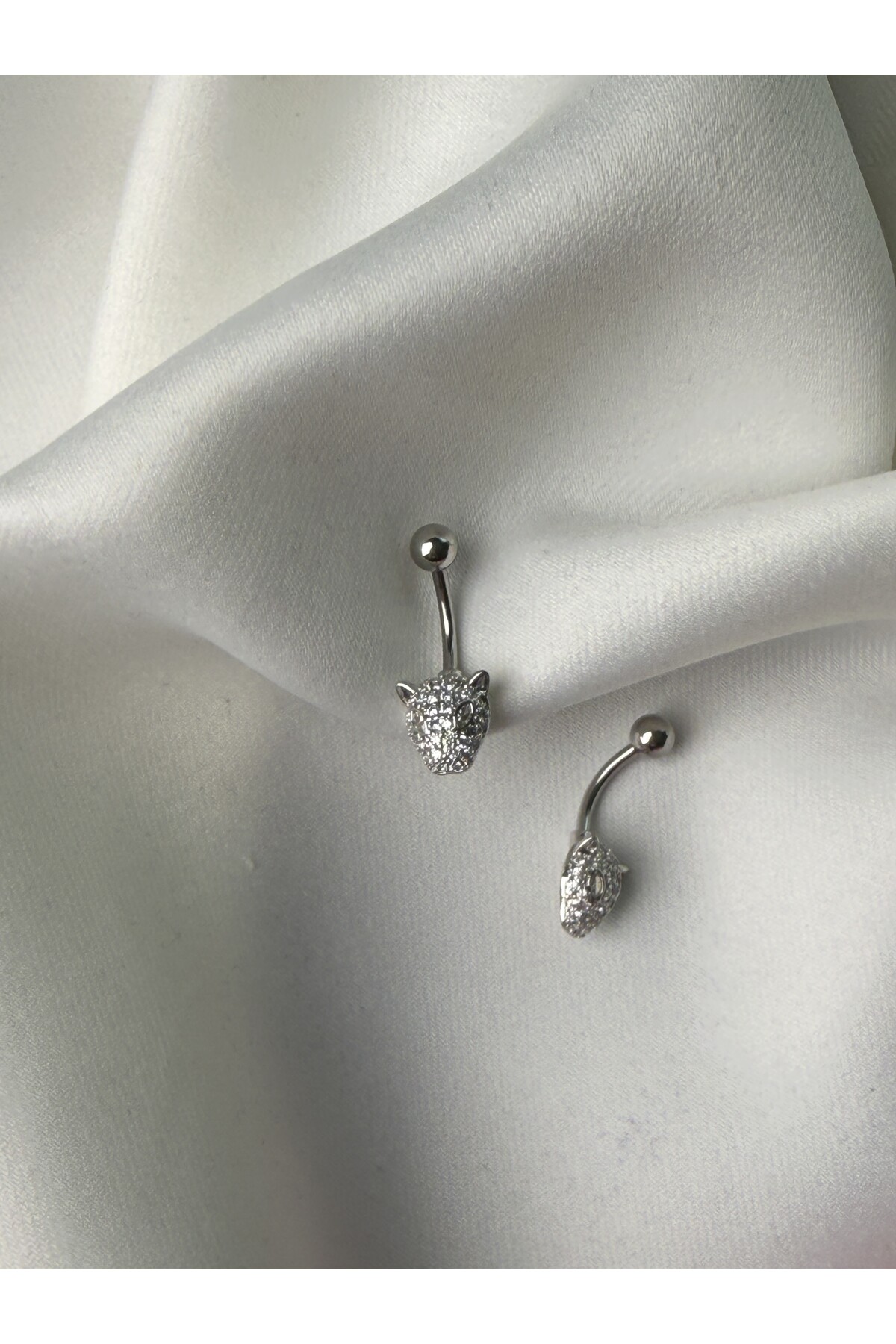 Aslan Göbek Piercing 3