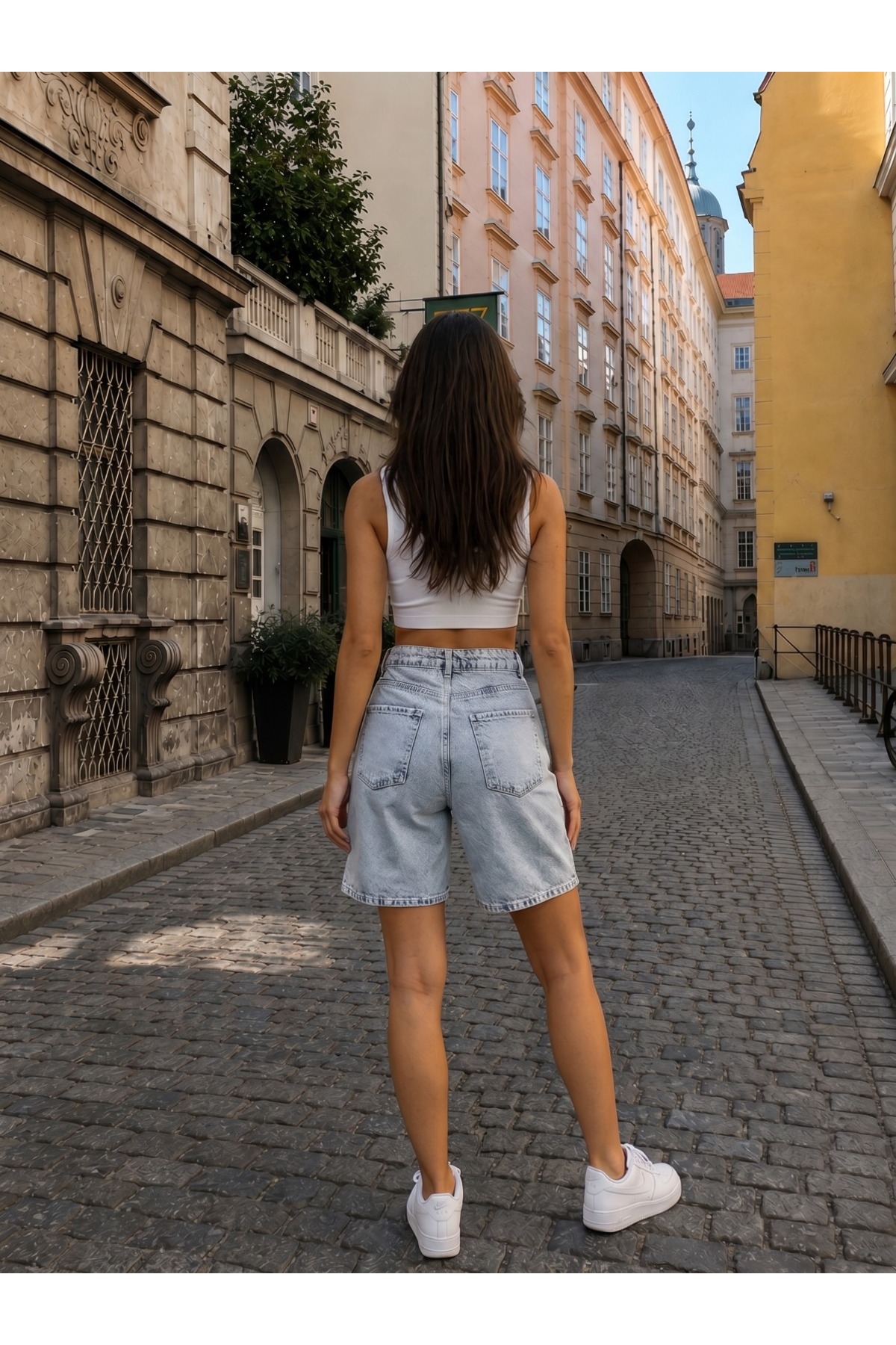 Kadın Yüksek Bel Beş Cepli Denim Rahat Kesim Şort Açık Mavi 4