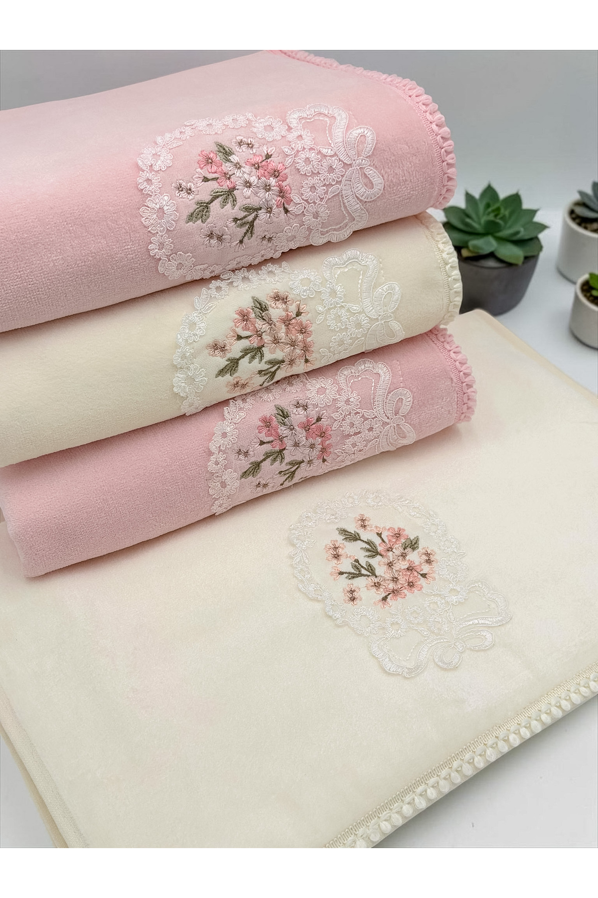 4-Piece 100% Velvet Guipure Dowry Hand and Face Towel