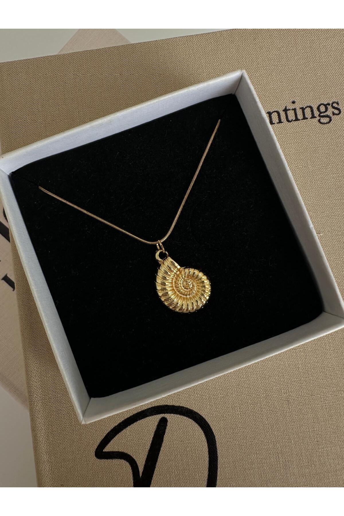 Deniz Kabuğu Charm Çelik Zincirli Gold Kadın Kolye (45 Cm) - Detay Görseli 2
