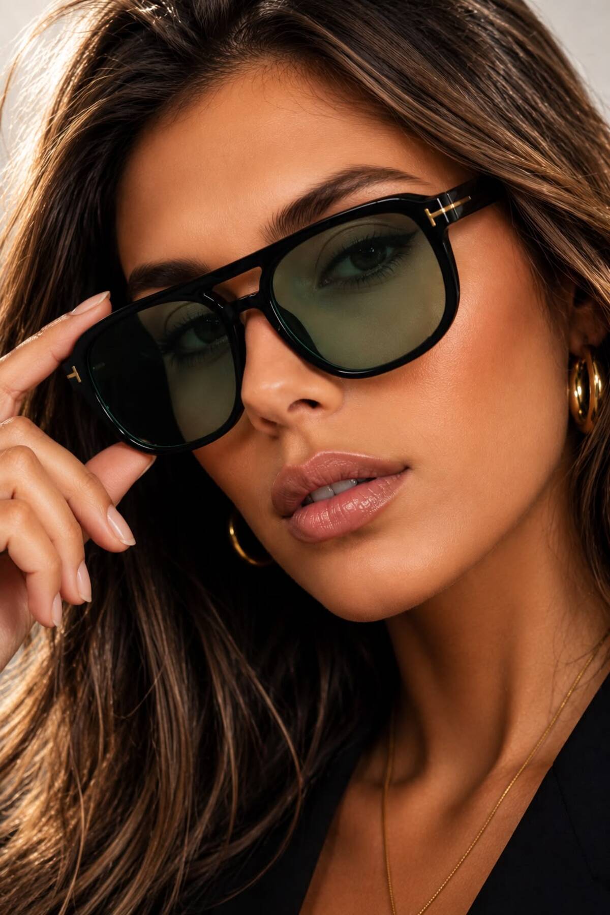 BLACK FRAME GRADIENT UV 400 PROTECTED SUNGLASSES