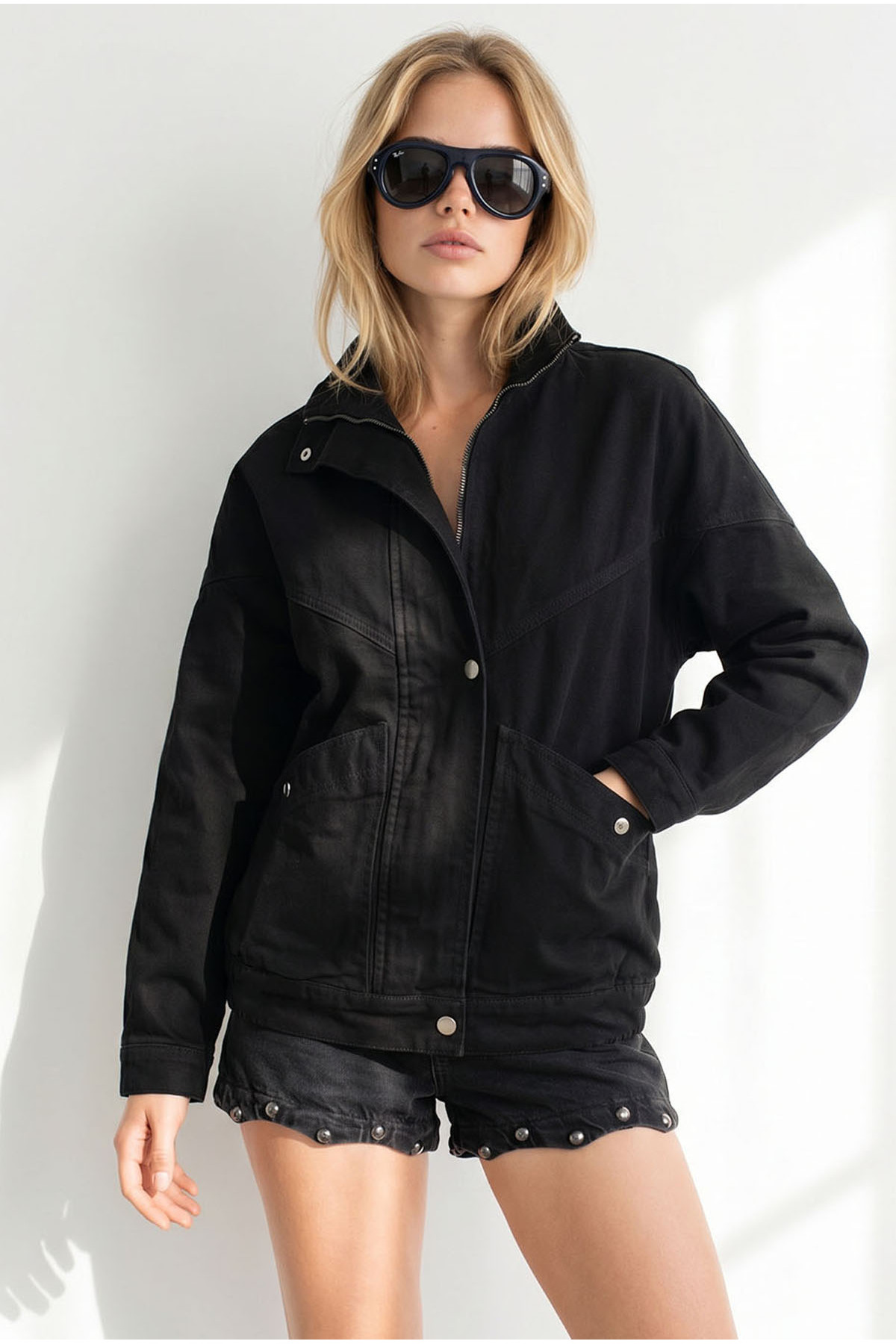 Women's Long Denim Jacket with Black Pocket Zipper Snap FastenerCKT-19000258