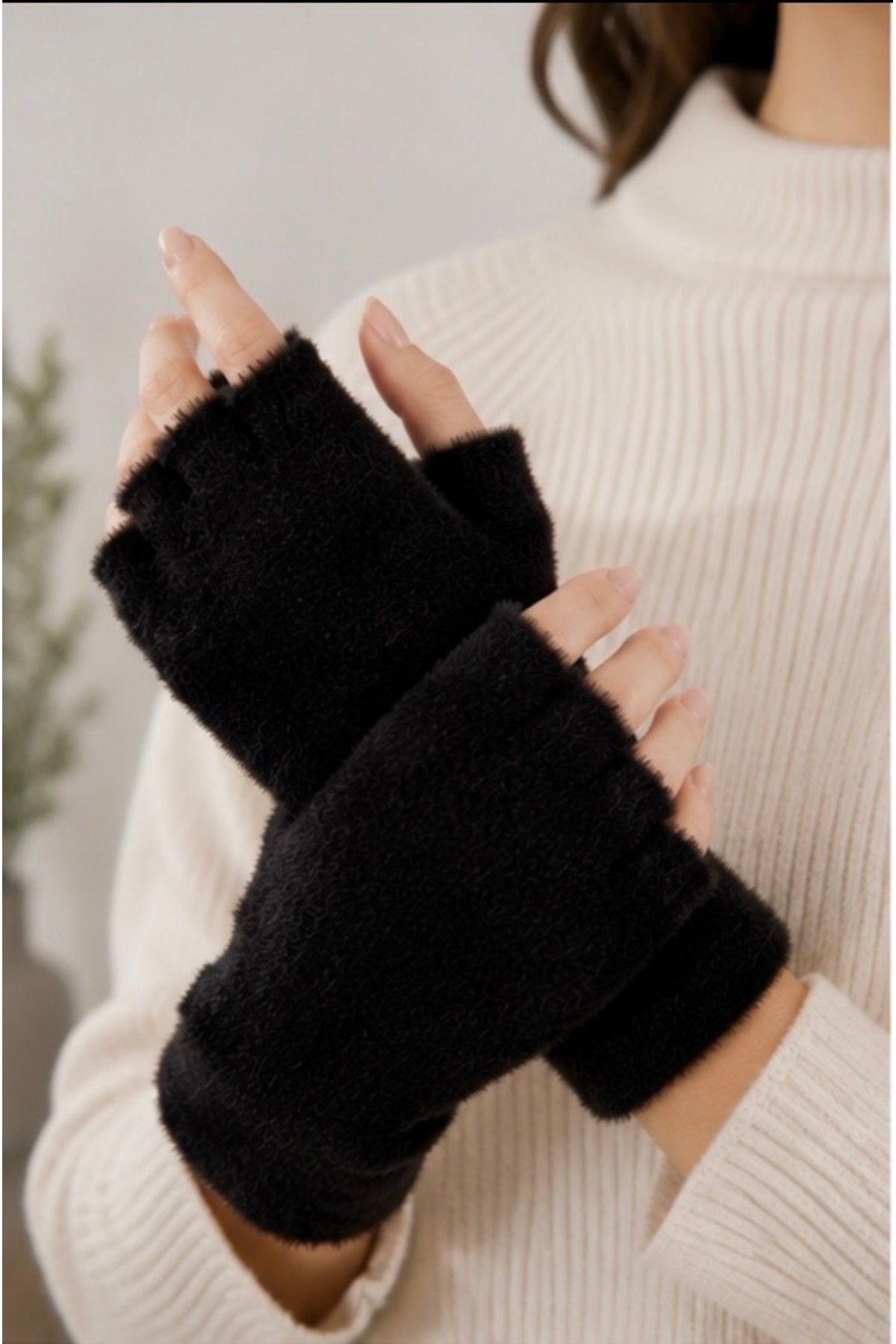 KAR-KIŞ ACCESSORIES SONBAHAR/KIŞ KOMBİN SİYAH PELUŞ KISA PARMAK YUMOŞ ELDİVEN