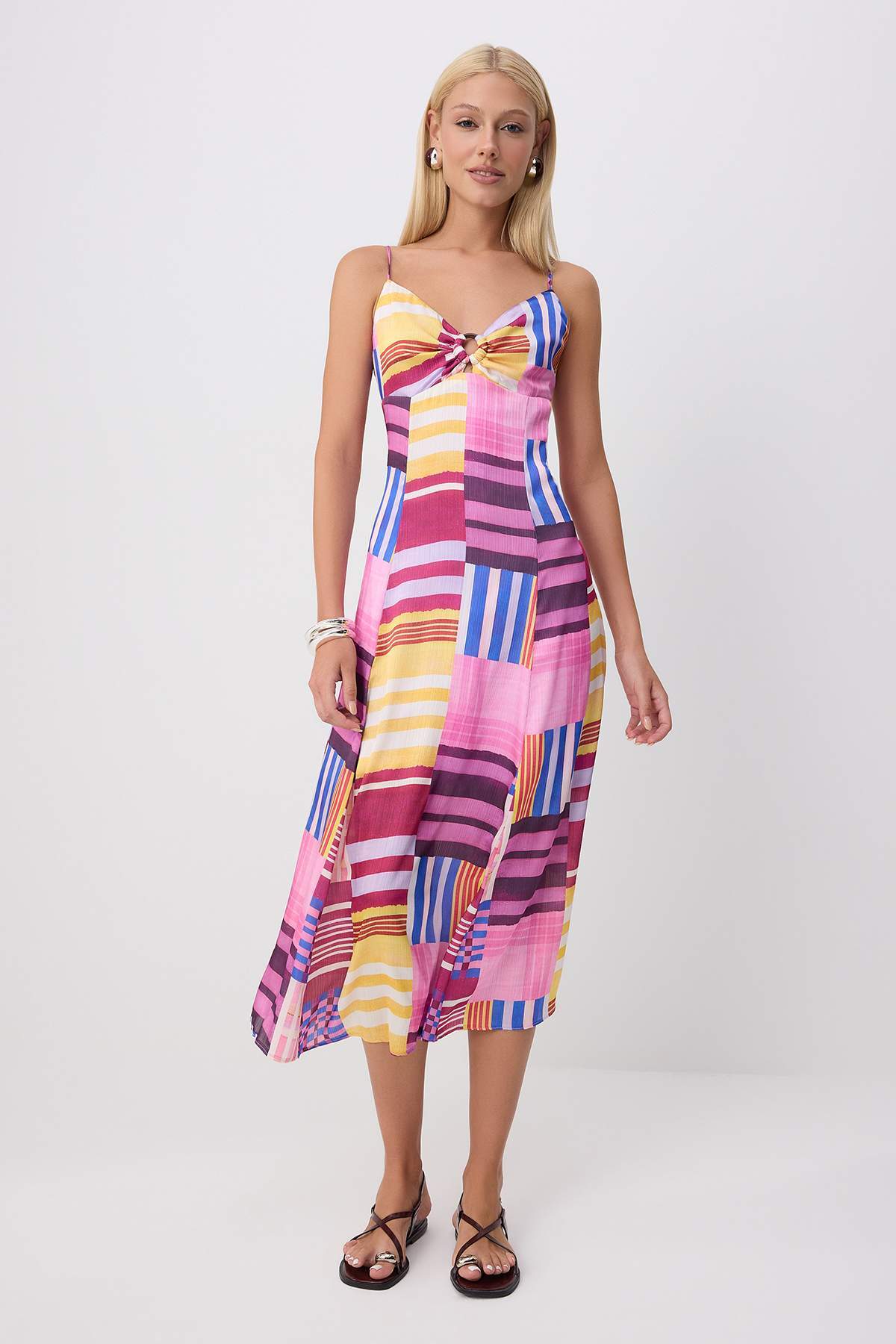 Trendyolmilla Çok Renkli Geometrik Desenli Askılı Slip Midi Dokuma Saten Elbise TWOSS26EL00974
