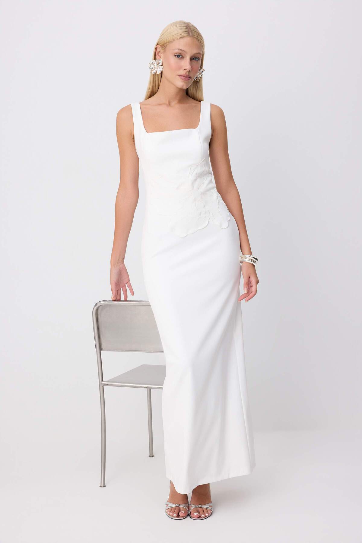 Trendyolmilla Beyaz Çiçek Aplike Detaylı Dokuma Maxi Abiye Gece Mezuniyet Elbisesi TPRSS25AE00177