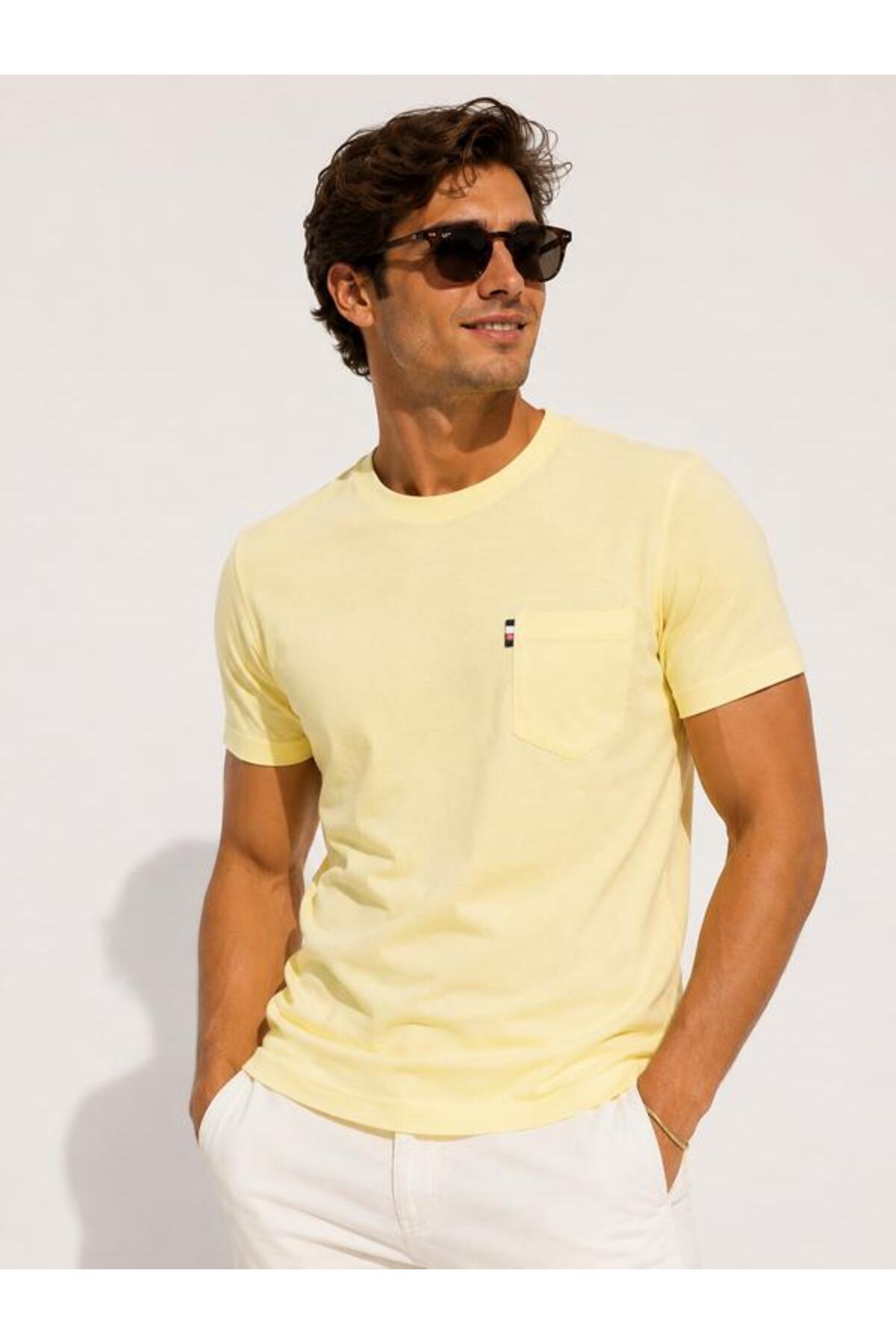 1_org_zoom تیشرت Tommy Hilfiger تامی هیلفیگر جیبدار آرم پنبه ارگانیک اورجینال - تصویر 1