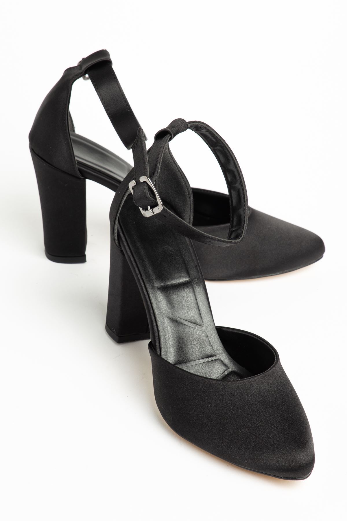 Lole Heels Black Satin Detailed Heels