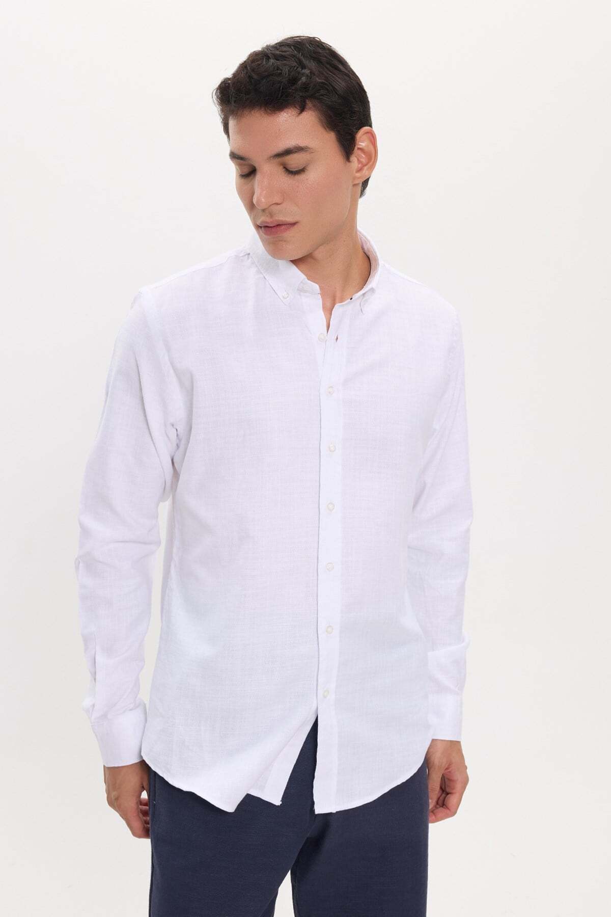 Erkek Slim Fit Dar Kesim %100 Pamuk Keten Doku Düğmeli Yaka Beyaz Gömlek — سفید DR230024-100 — تصویر 4 از 9