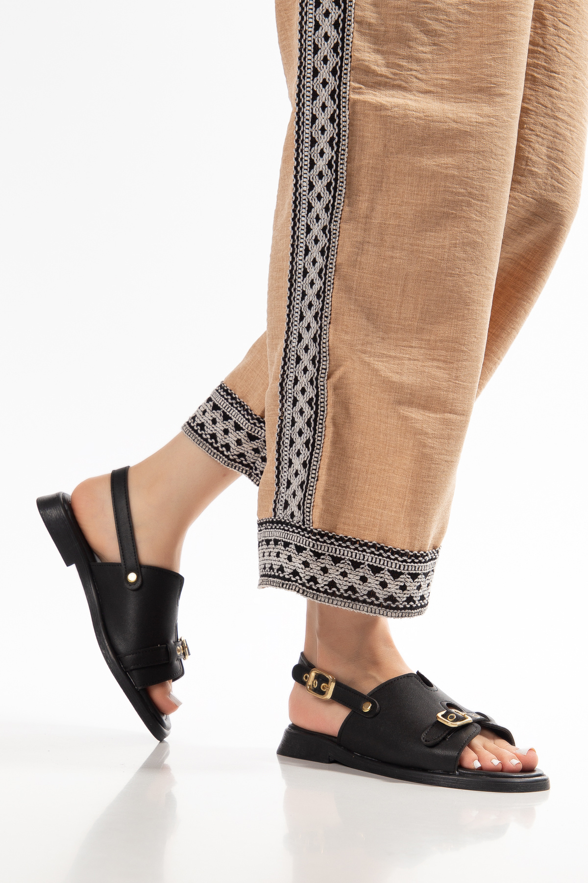 Hale Shoes Kadın Tokalı Bilekten Bağlama Sandalet 2 cm topuk