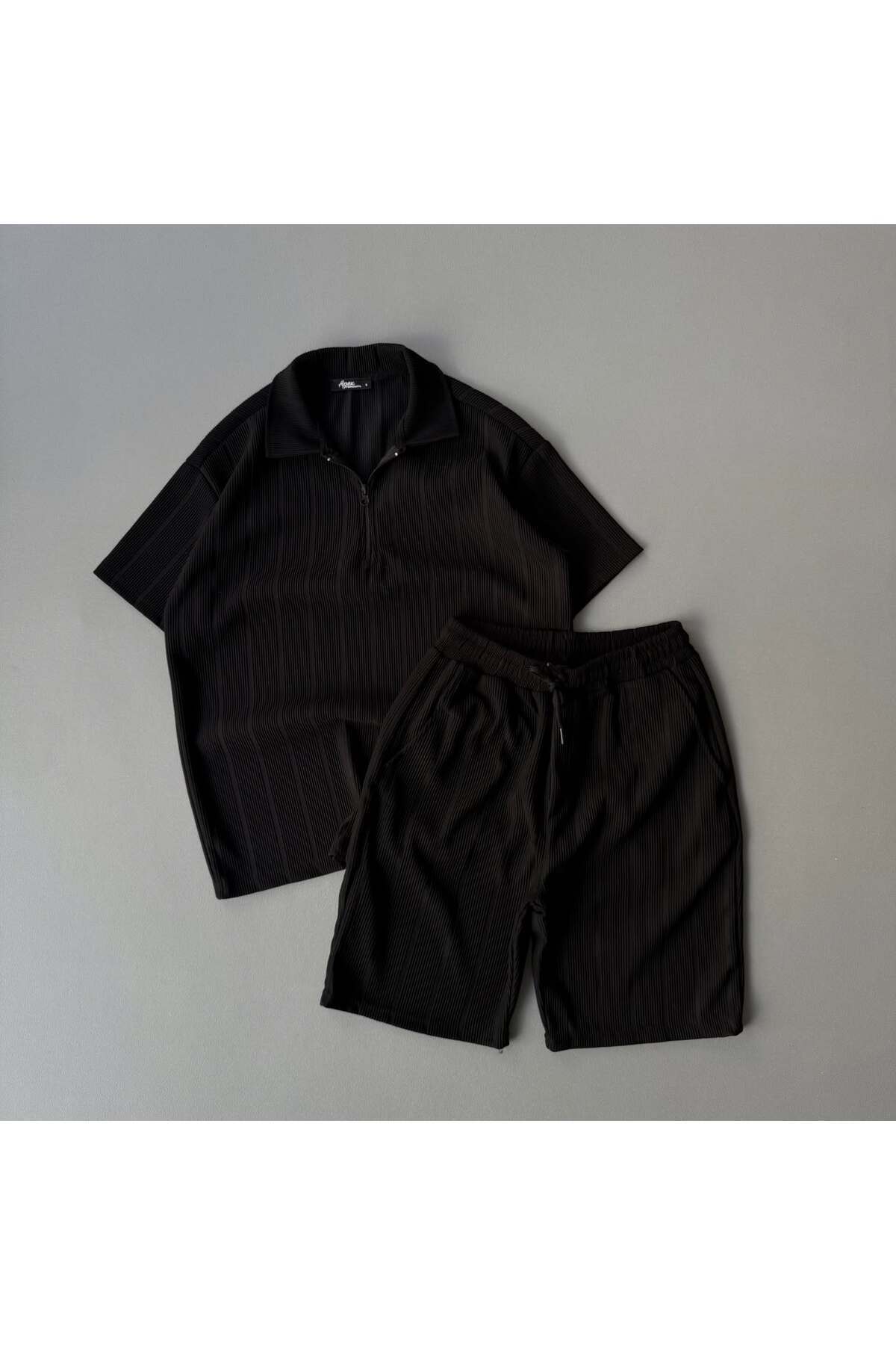 Men's Report T-Shirt and Shorts 2-Piece Set Wide Cut Tight Fabric