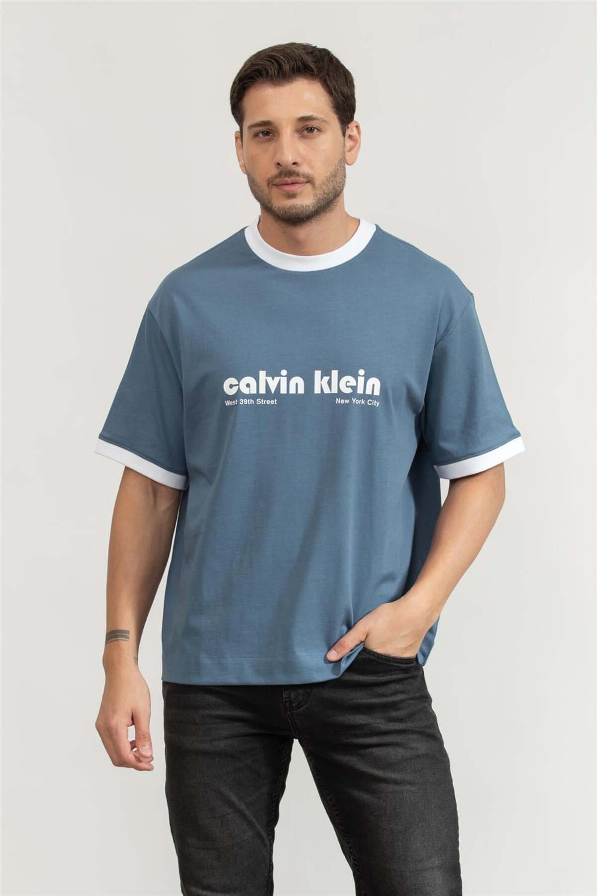 تیشرتمردانهCalvin Kleinرنگارنگ