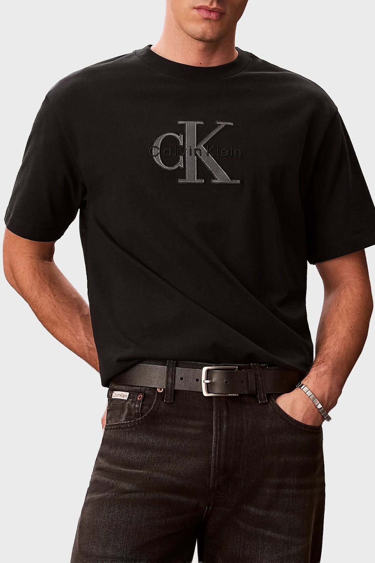 تیشرتمردانهCalvin Kleinمشکی تیشرتمردانهCalvin Kleinمشکی