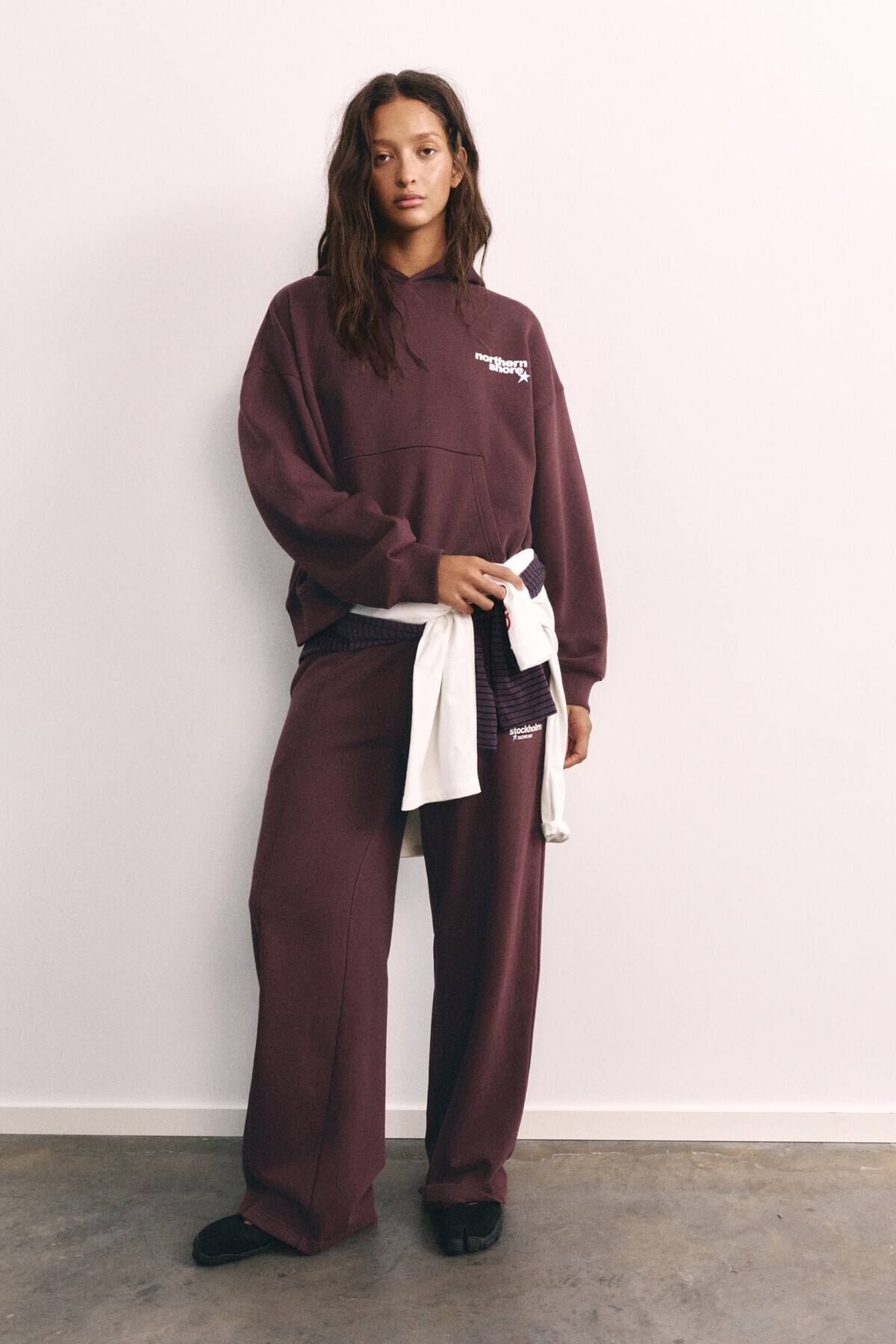Pull & Bear Grafik baskılı kapüşonlu sweatshirt görsel 2