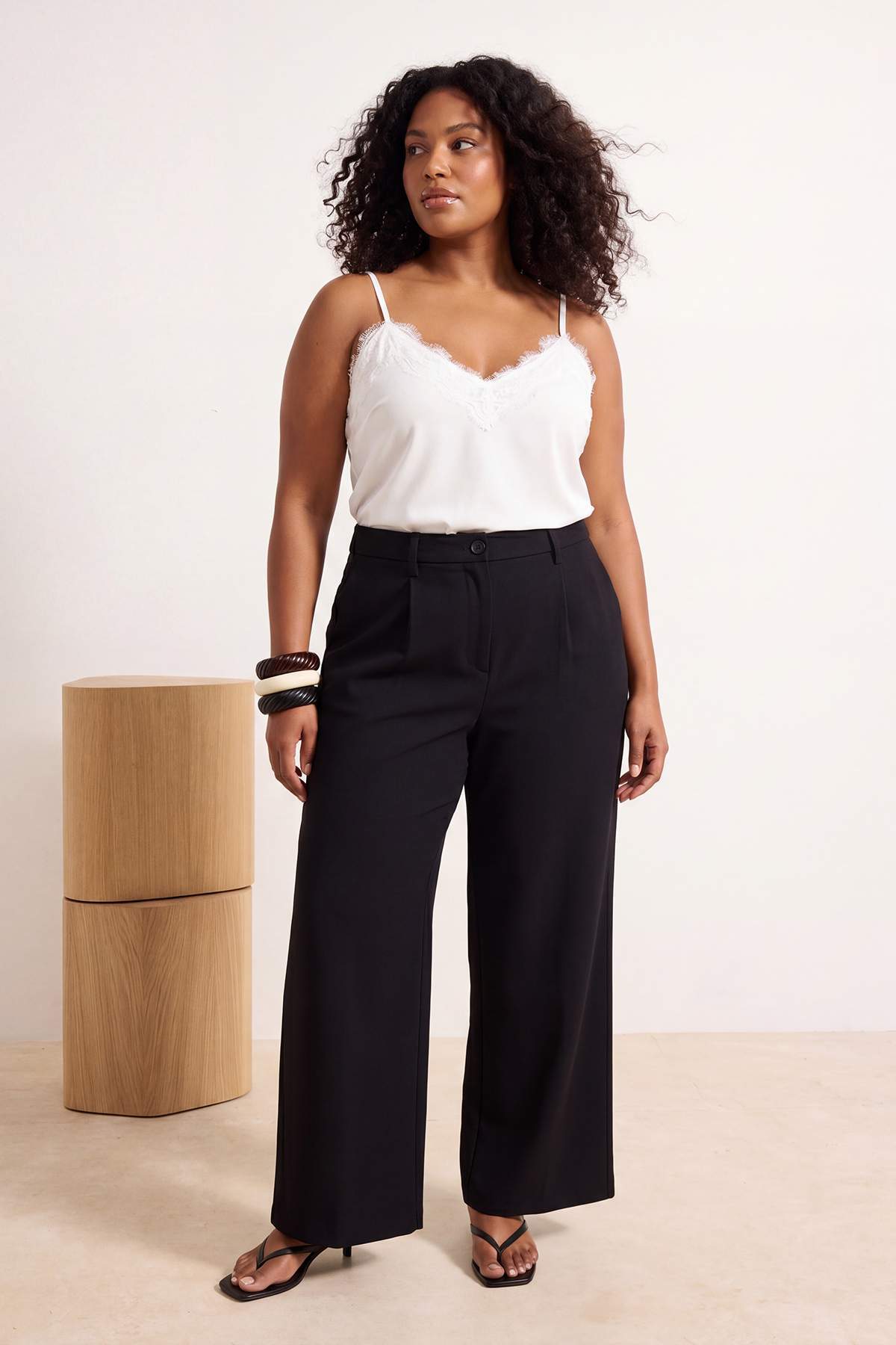 Siyah Arkası Lastikli Wide Leg Dokuma Büyük Beden Pantolon TBBSS26AR00040